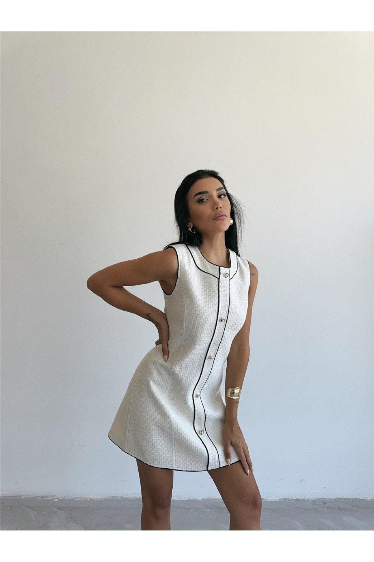 CHANEL KUMAŞ KISA ÖNDEN DÜĞMELİ ELBİSE - Beyaz