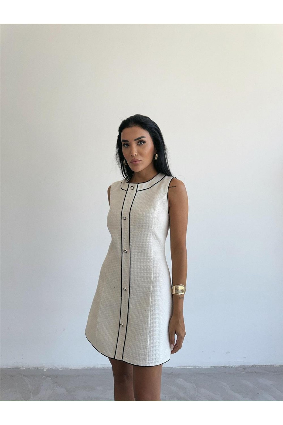CHANEL KUMAŞ KISA ÖNDEN DÜĞMELİ ELBİSE - Beyaz