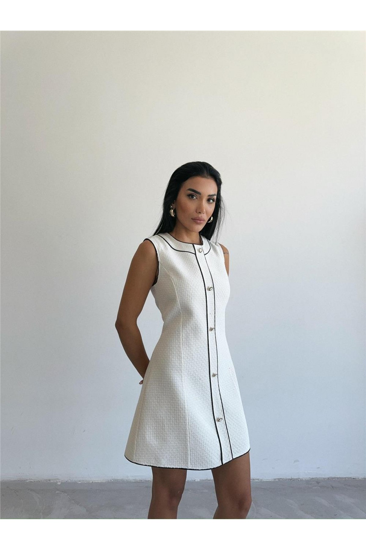 CHANEL KUMAŞ KISA ÖNDEN DÜĞMELİ ELBİSE - Beyaz