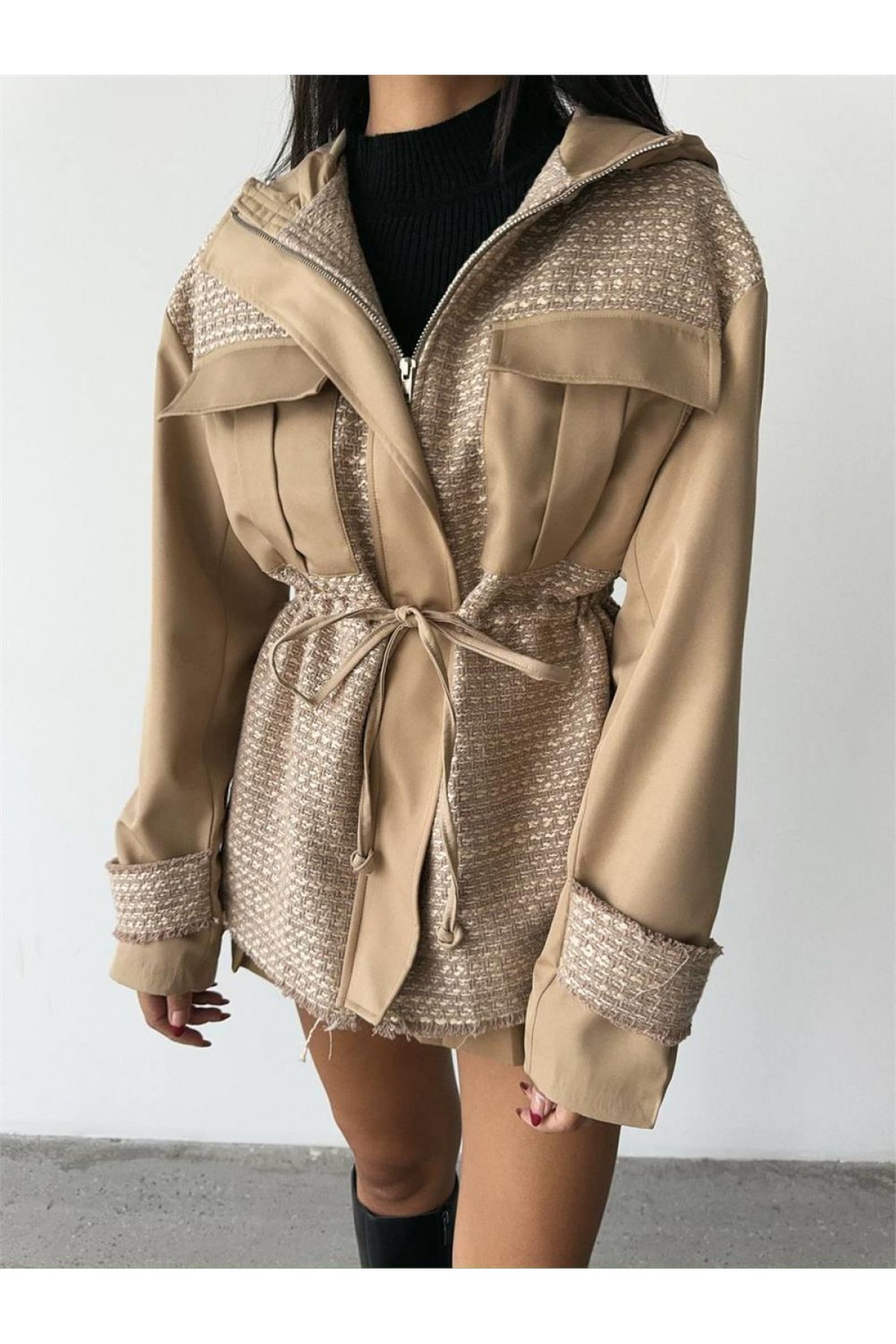 CHANEL -TRENCH  GARNİLİ KAPİŞONLU BELDEN BÜZGÜLÜ MONT - Bej