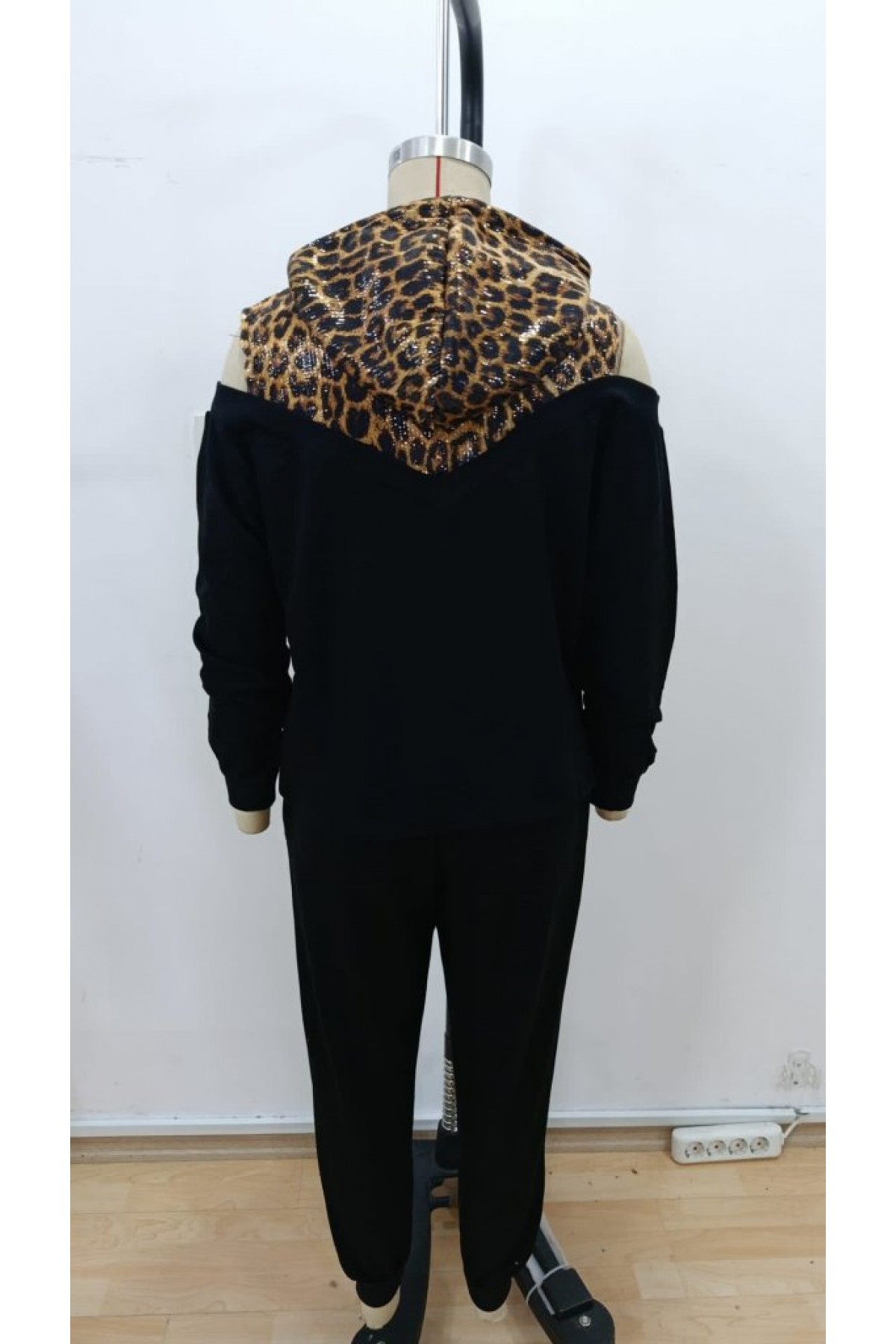 Kadın Uzun Kollu Omuzlardan Açık Leopar Desenli Kapşonlu Viskon Iki Iplik Bluz Ve Pantolon Ikili Takım , 31665