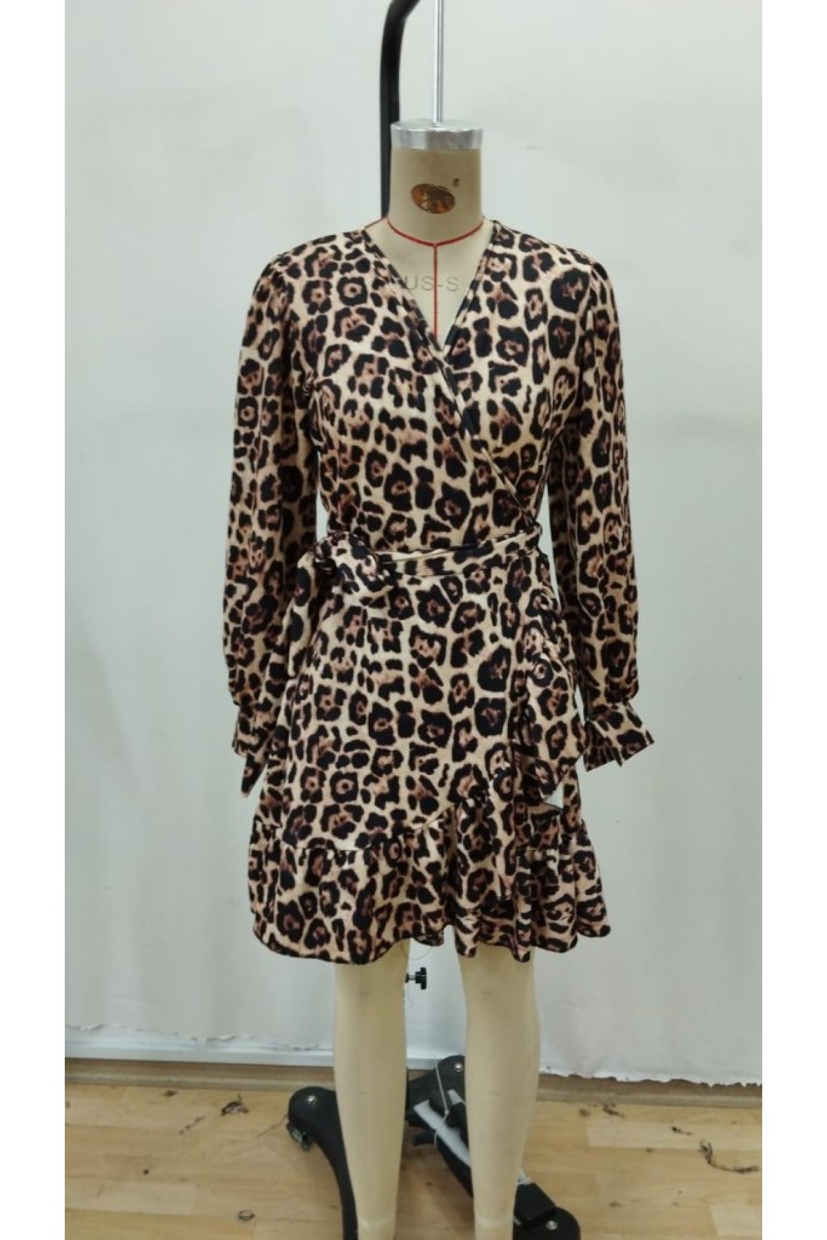 Kadın Uzun Kollu Kruvaze Yakalı Fırfırlı Belden Kuşaklı Leopar Desen Modal Elbise, 30779