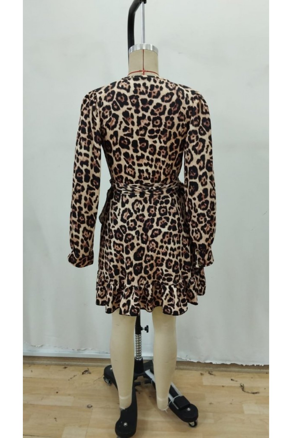 Kadın Uzun Kollu Kruvaze Yakalı Fırfırlı Belden Kuşaklı Leopar Desen Modal Elbise, 30779