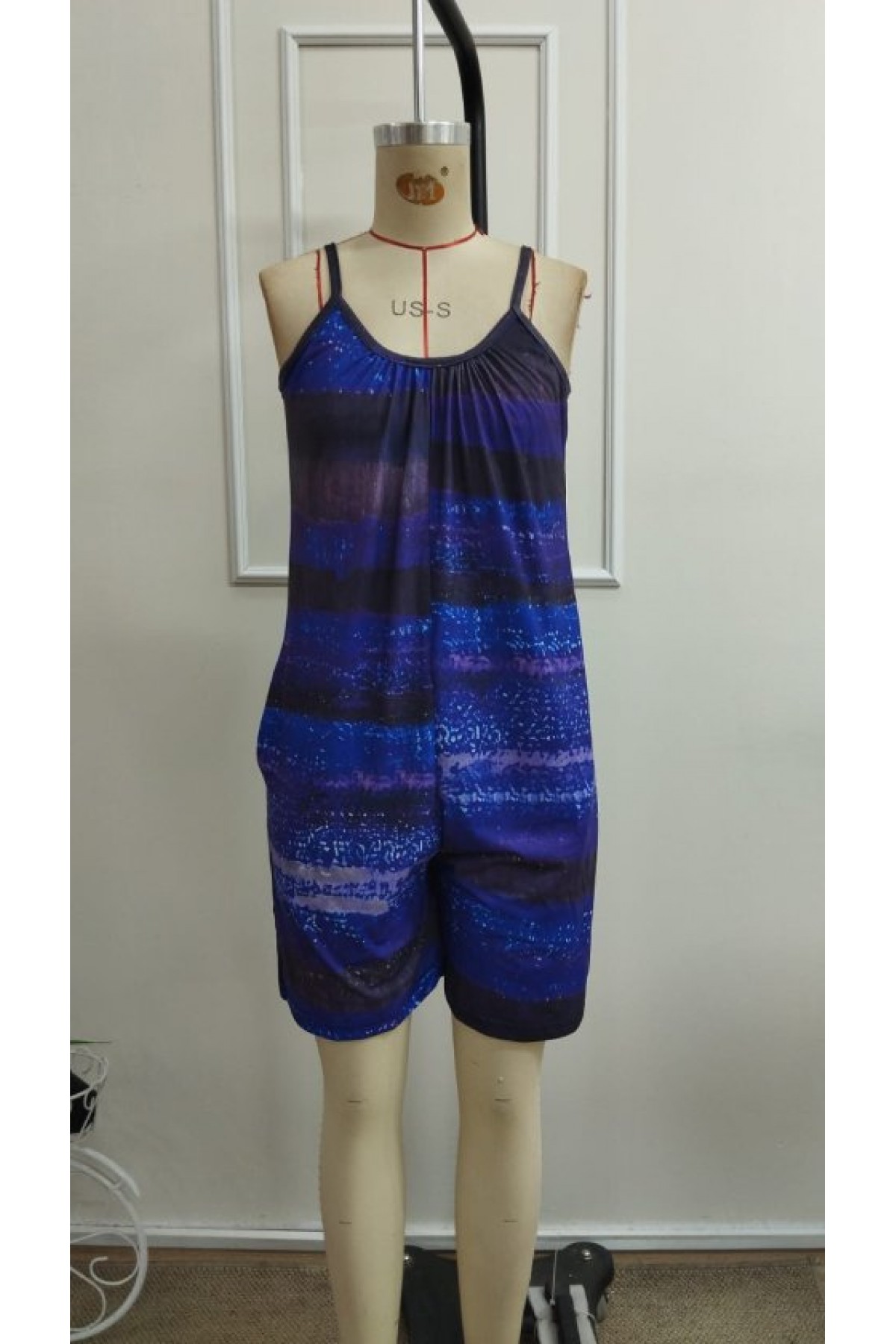 Kadın Ip Askılı Yuvarlak Yakalı Cepli Desenli Kısa Süprem Tulum, 33335