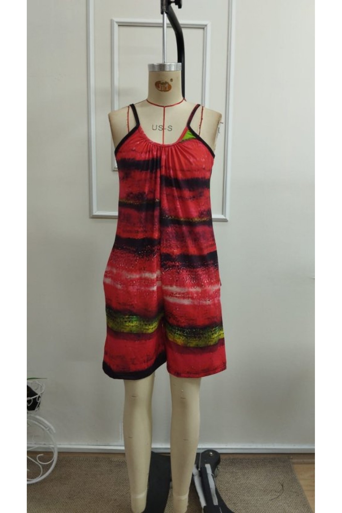 Kadın Ip Askılı Yuvarlak Yakalı Cepli Desenli Kısa Süprem Tulum, 33336