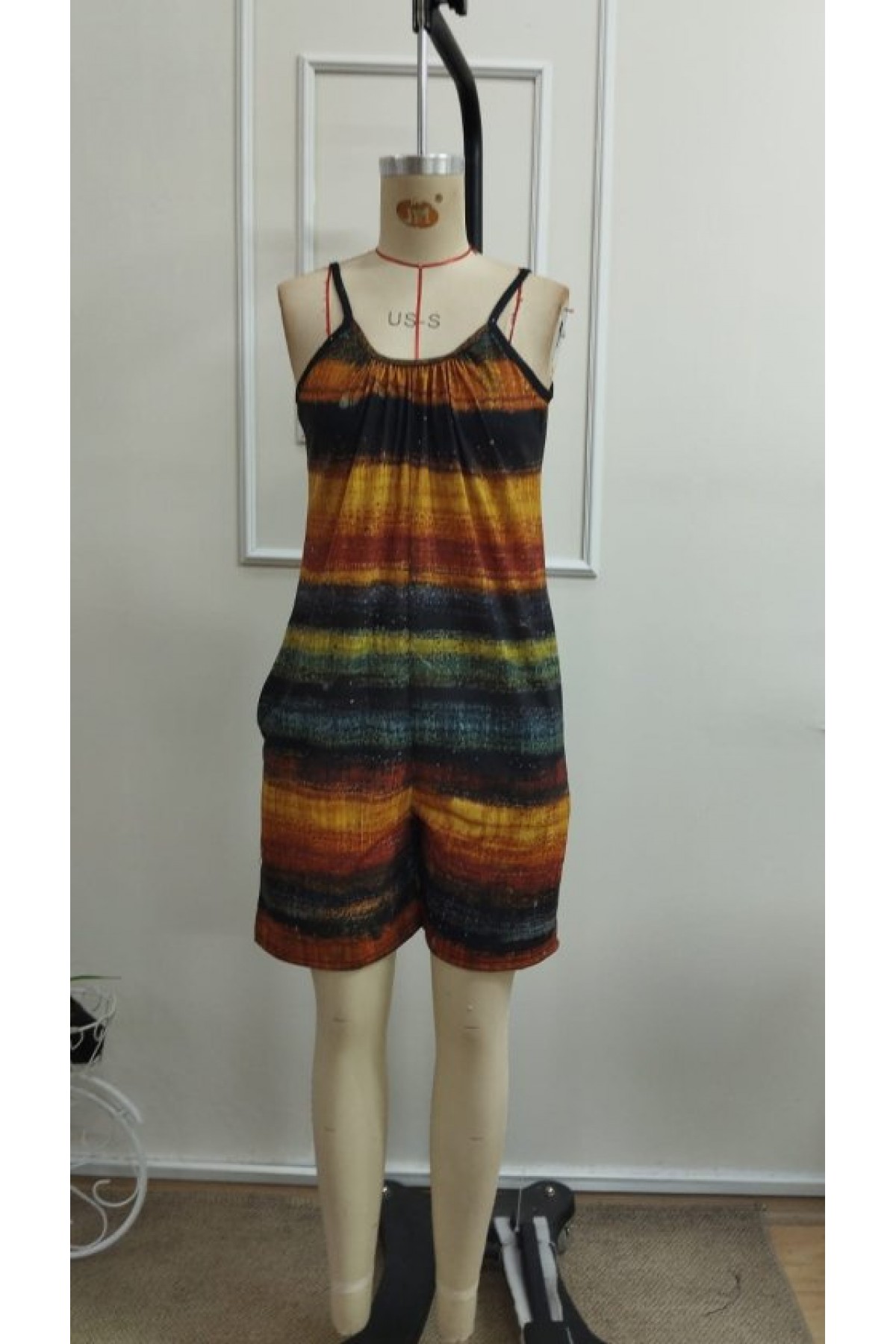 Kadın Ip Askılı Yuvarlak Yakalı Cepli Desenli Kısa Süprem Tulum, 33333