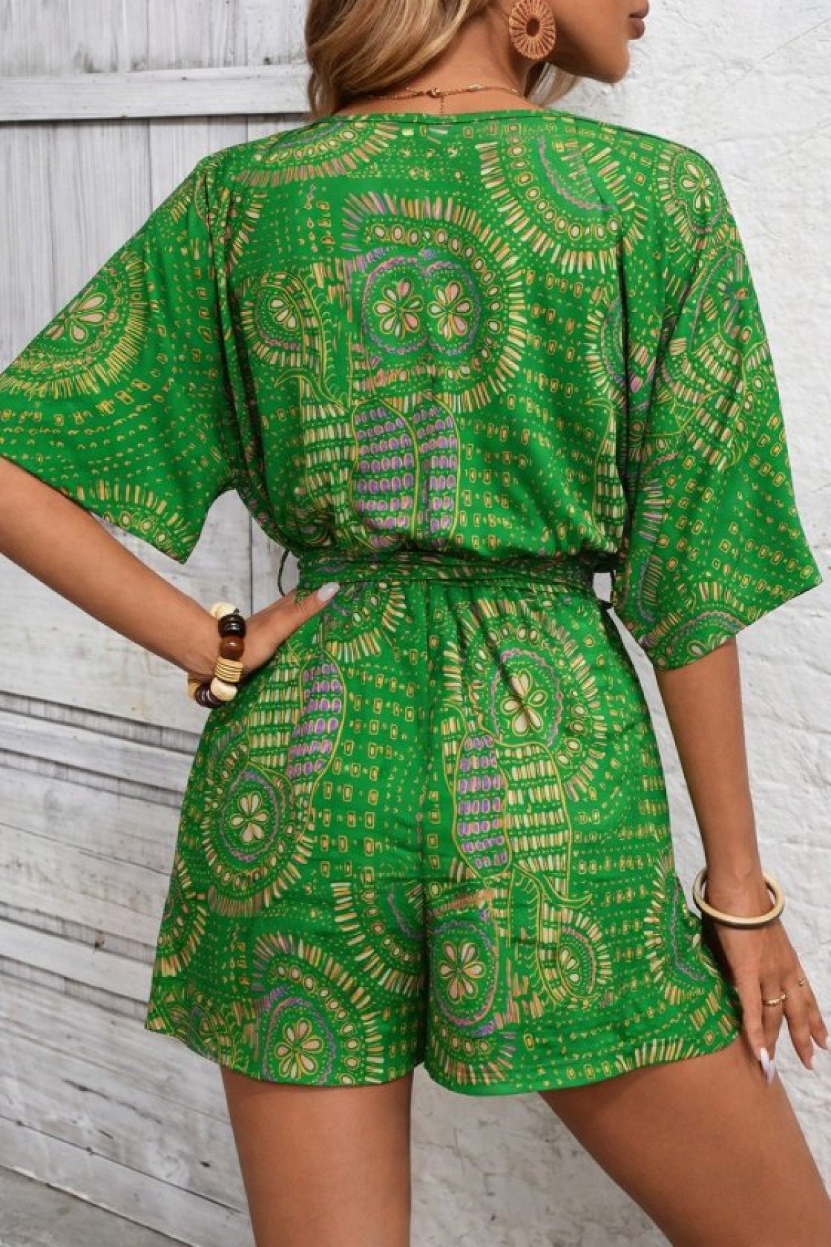 Kadın Kısa Kollu Kruvaze Yakalı Belden Kuşaklı Desenli Kısa Süprem Tulum, 33084