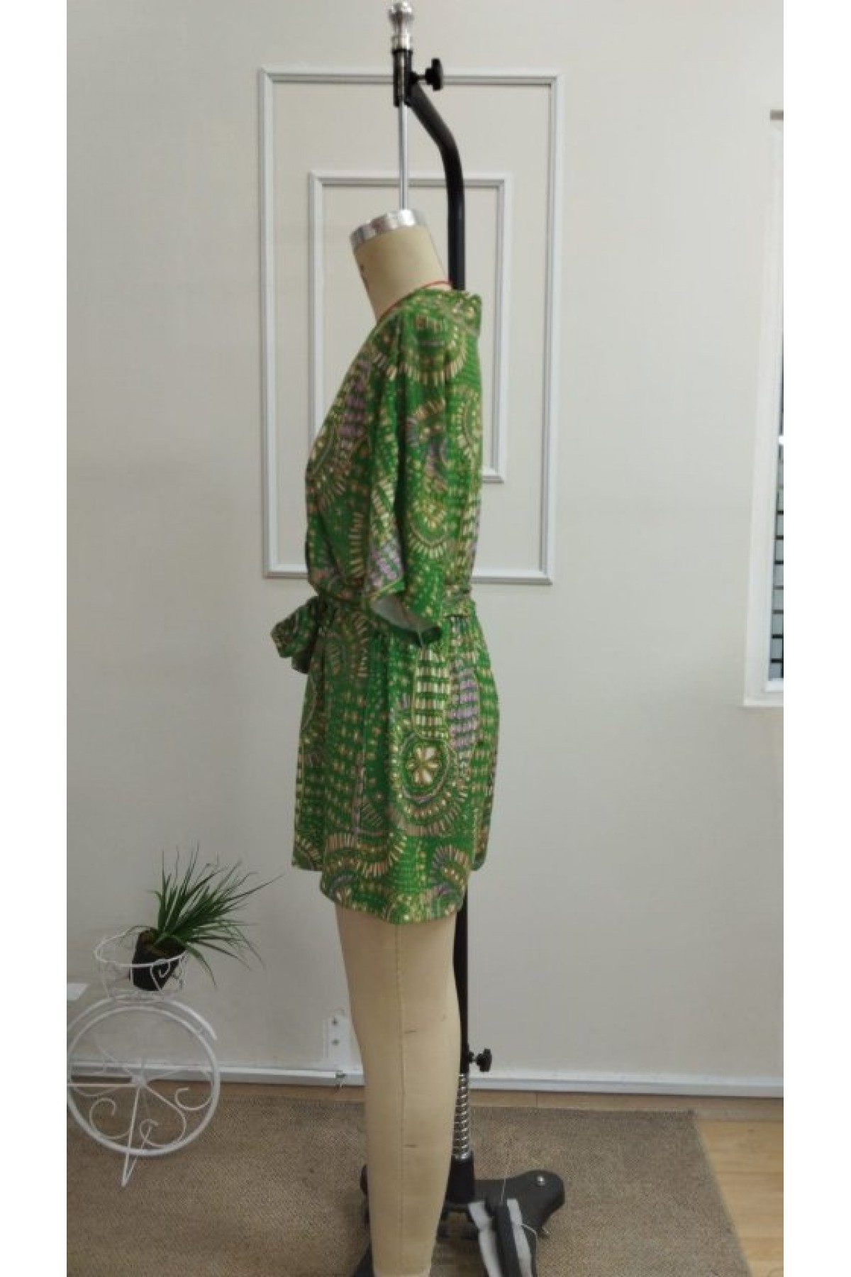 Kadın Kısa Kollu Kruvaze Yakalı Belden Kuşaklı Desenli Kısa Süprem Tulum, 33084