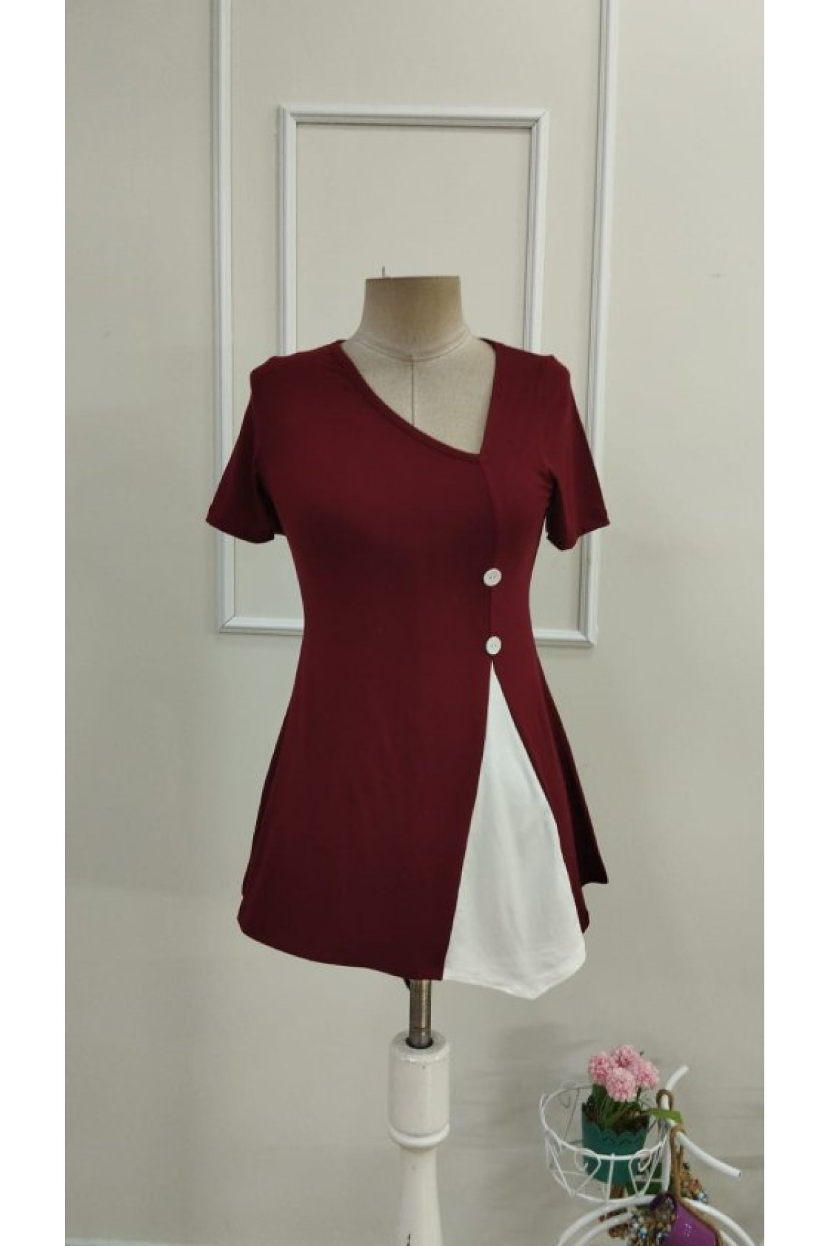 Kadın Kısa Kollu Asimetrik V Yakalı Düğme Detaylı Viskon Bluz , 33345