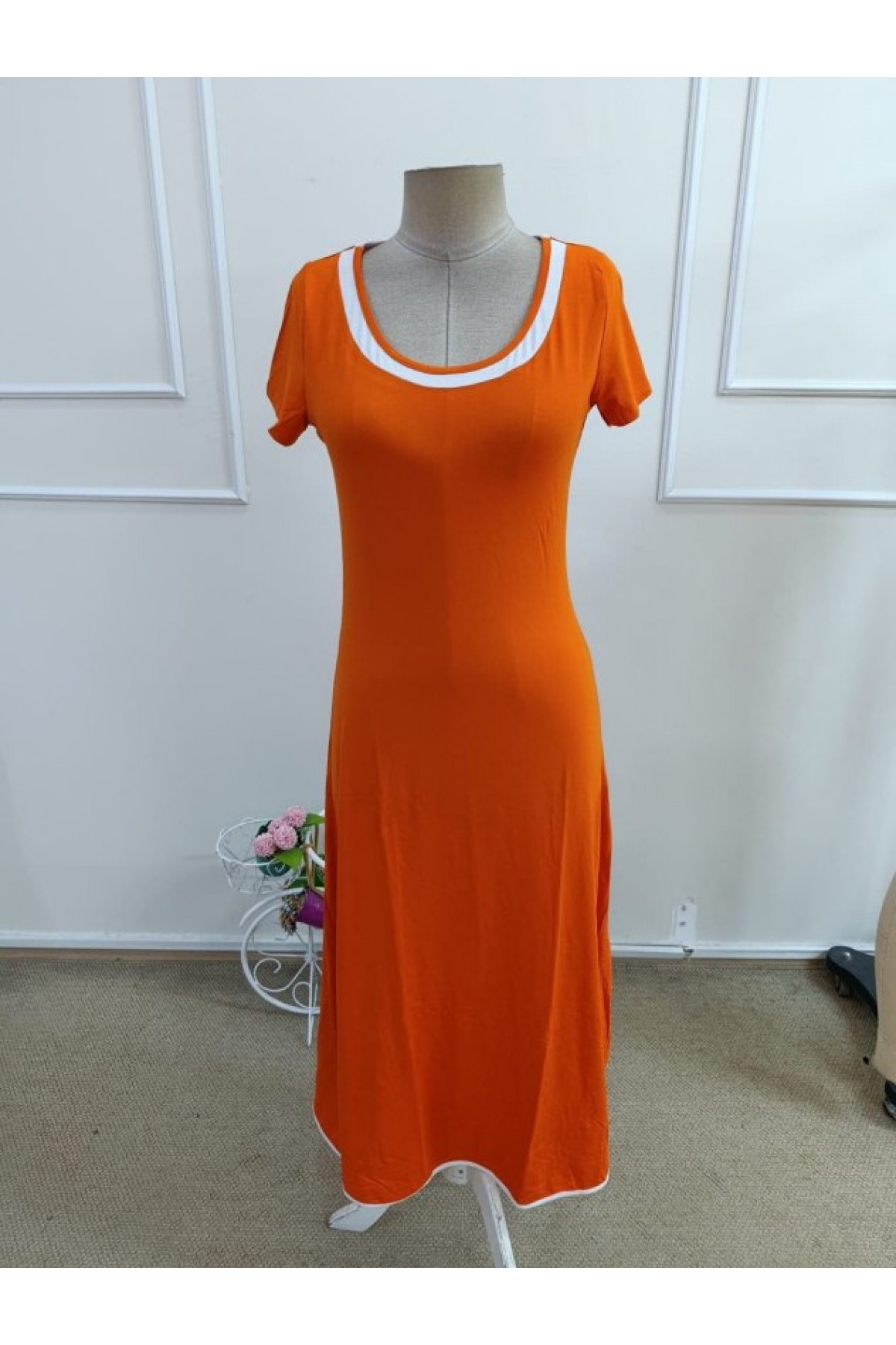 Kadın Kısa Kollu Yuvarlak Yakalı Yakası Renkli Kiloş Midi Viskon Elbise, 33853