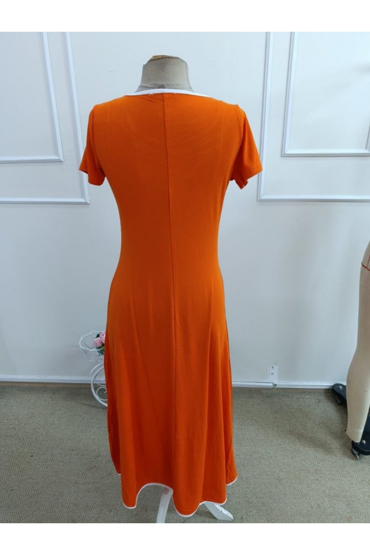 Kadın Kısa Kollu Yuvarlak Yakalı Yakası Renkli Kiloş Midi Viskon Elbise, 33853