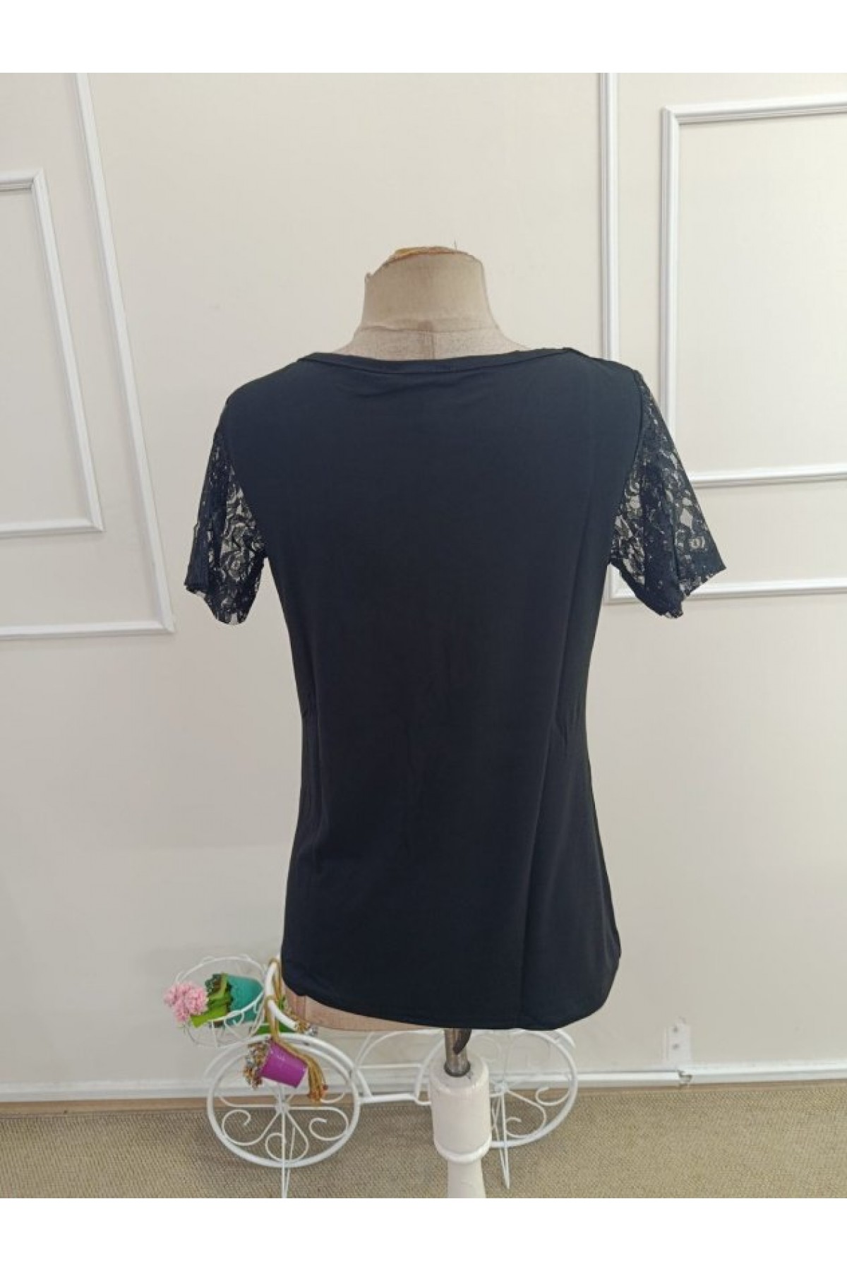 Kadın Kısa Kollu V Yakalı Dantelli Viskon Bluz, 35567