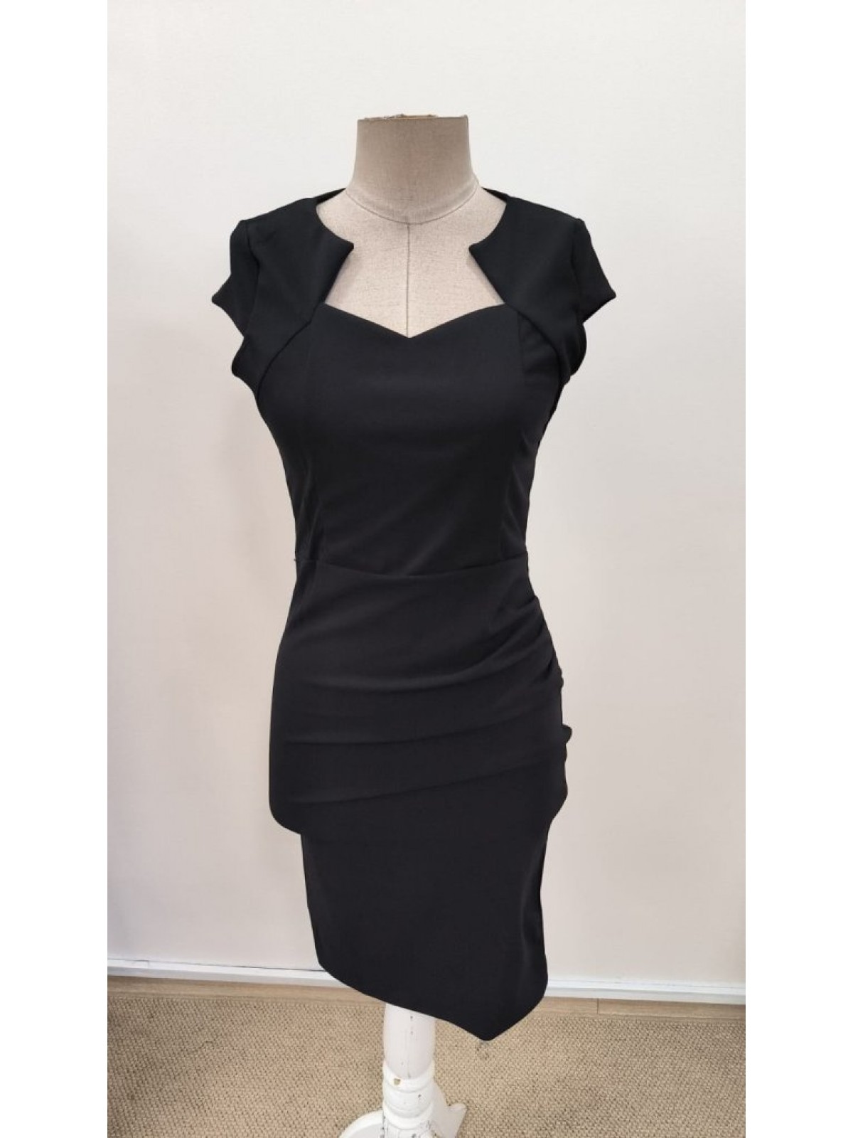 Kadın Kısa Kollu Yakası Asimetrik Kısa Ithal Krep Elbise , 31051