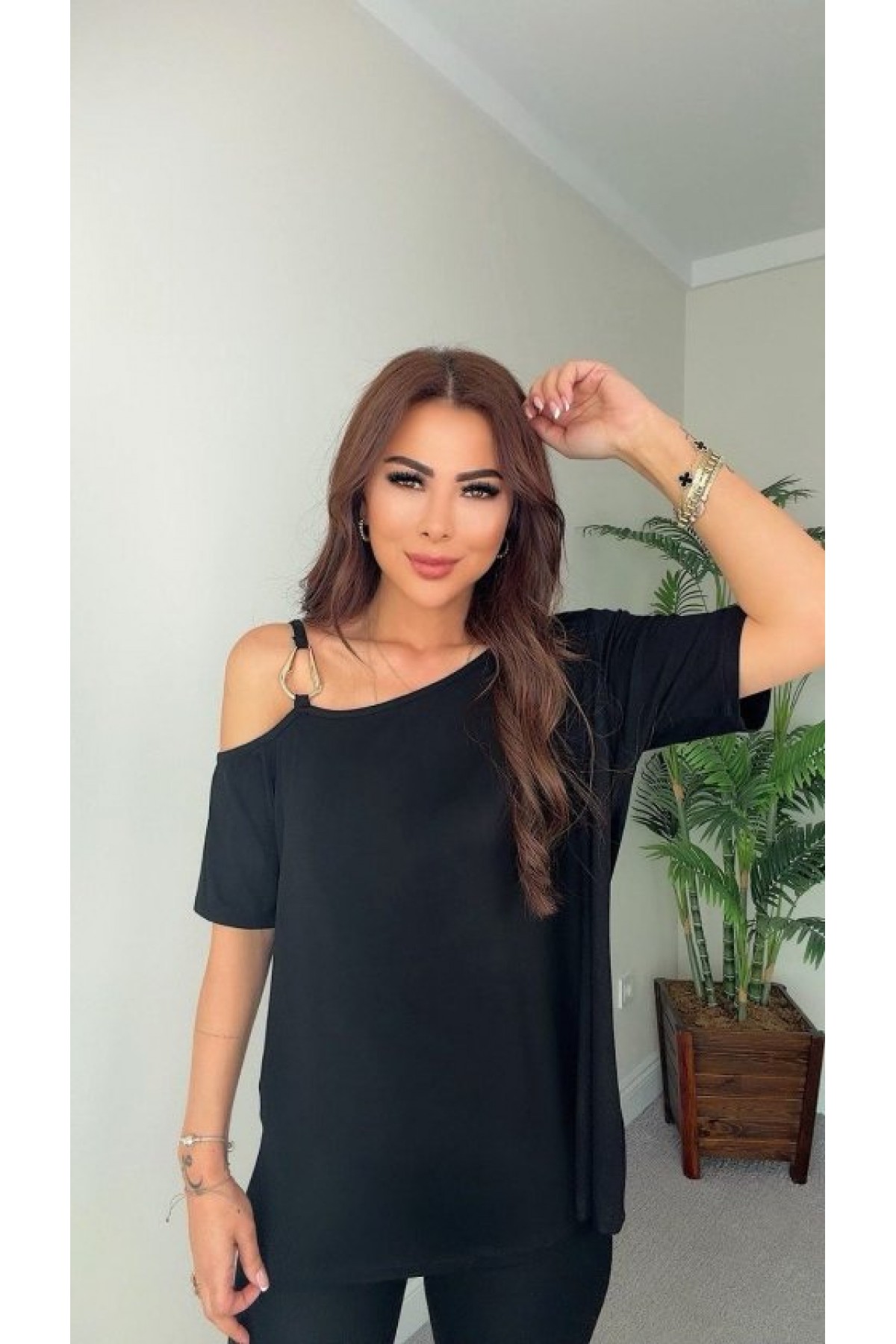 Kadın Kısa Kollu Tek Omuzdan Askılı Toka Detaylı Viskon Bluz, 36530
