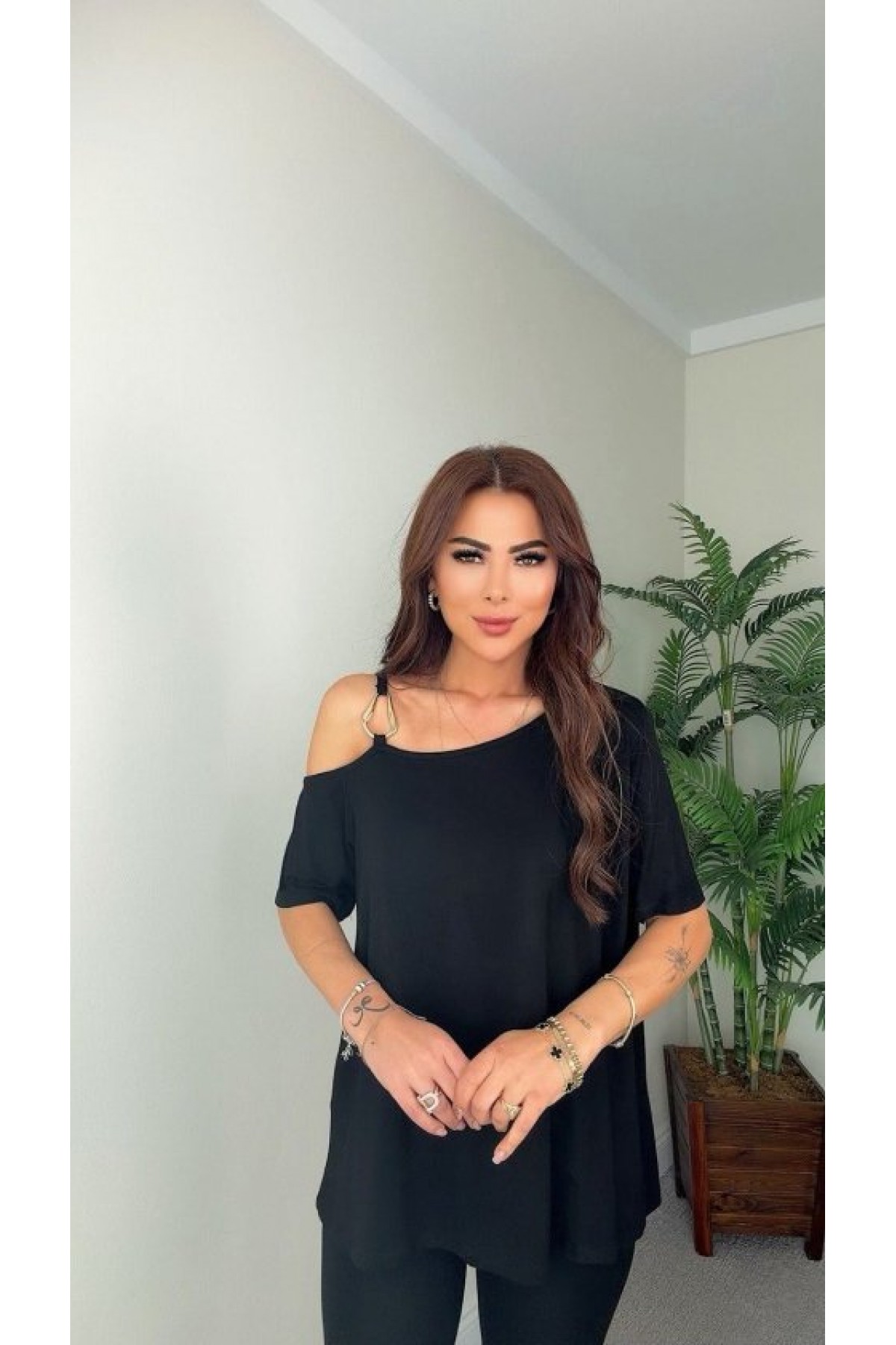Kadın Kısa Kollu Tek Omuzdan Askılı Toka Detaylı Viskon Bluz, 36530
