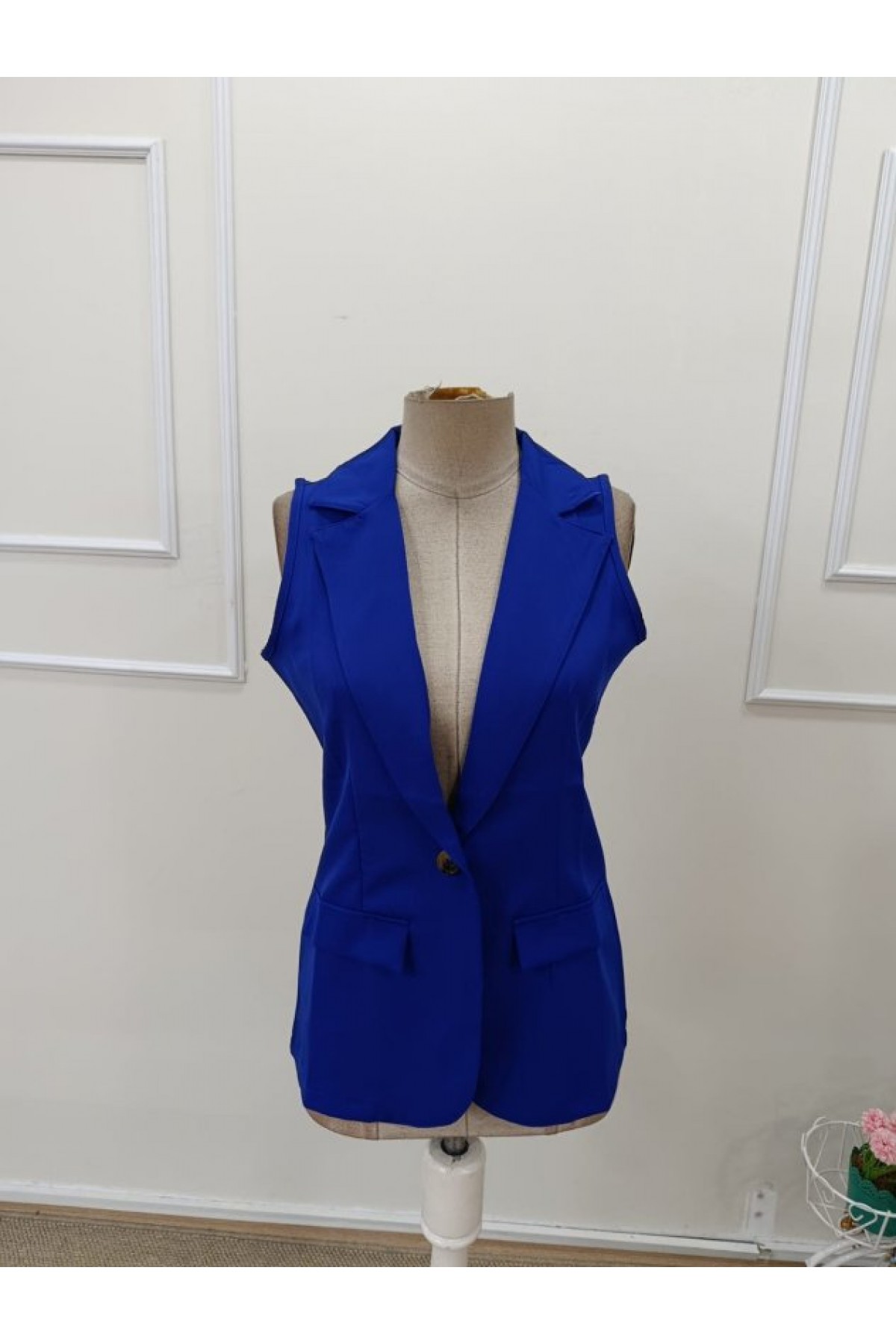 Kadın Kolsuz Yakalı önden Tek Düğmeli Atlas Ceket, 32947