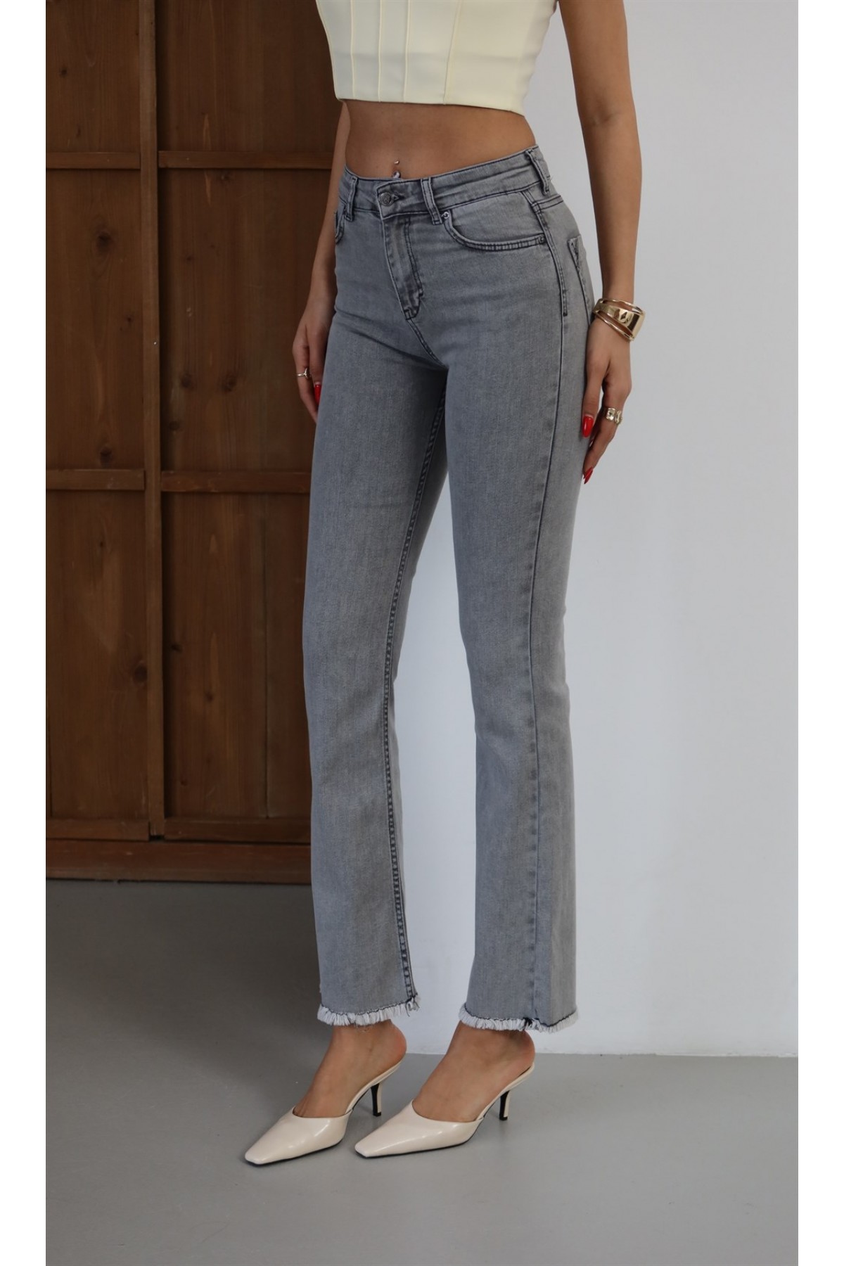 Yüksek Bel Paça Püskül Detaylı Gri Jean Pantolon