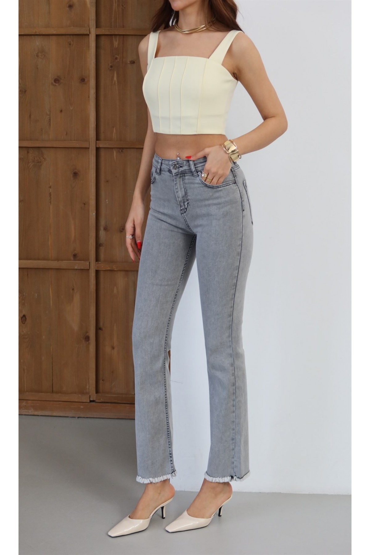 Yüksek Bel Paça Püskül Detaylı Gri Jean Pantolon