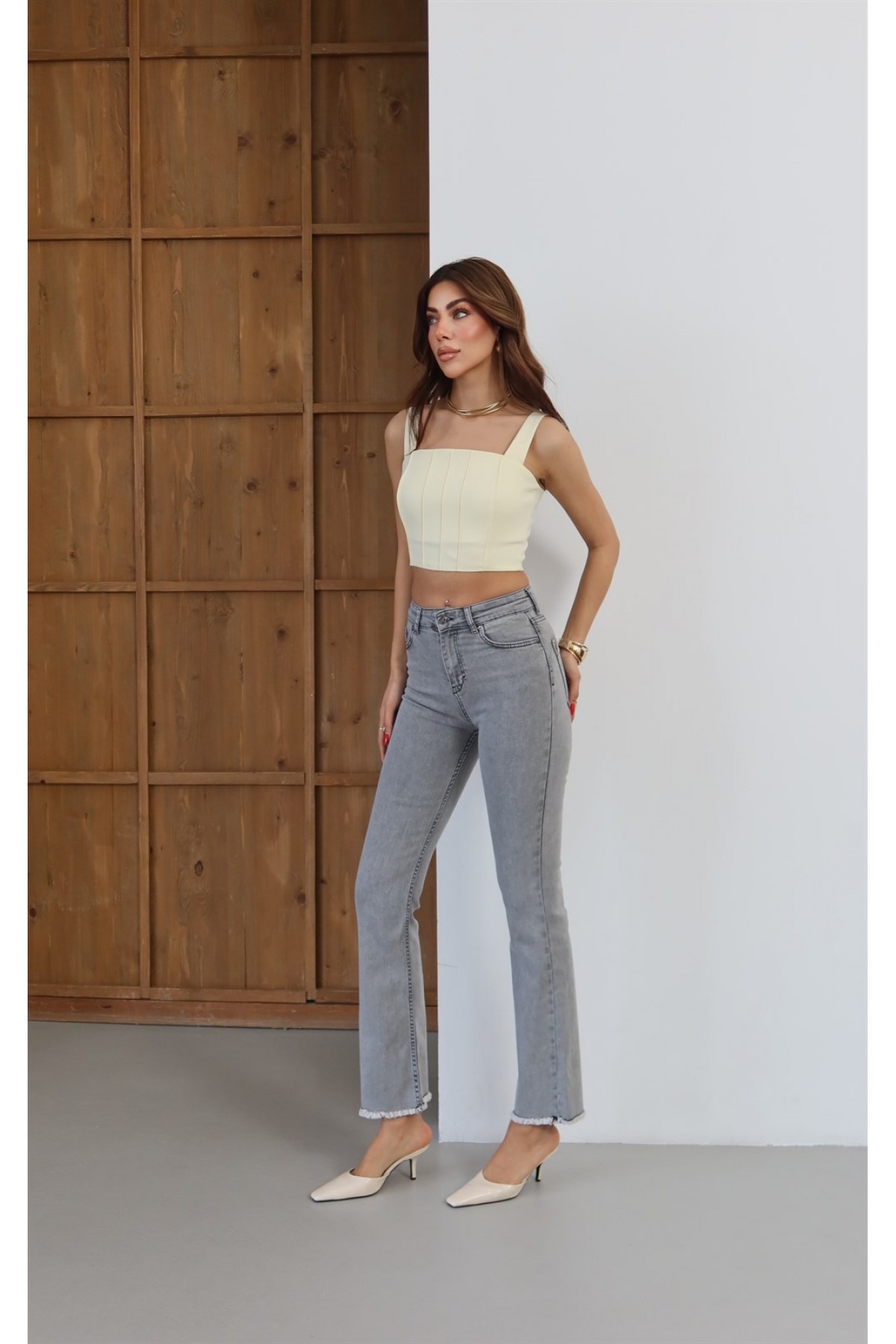 Yüksek Bel Paça Püskül Detaylı Gri Jean Pantolon