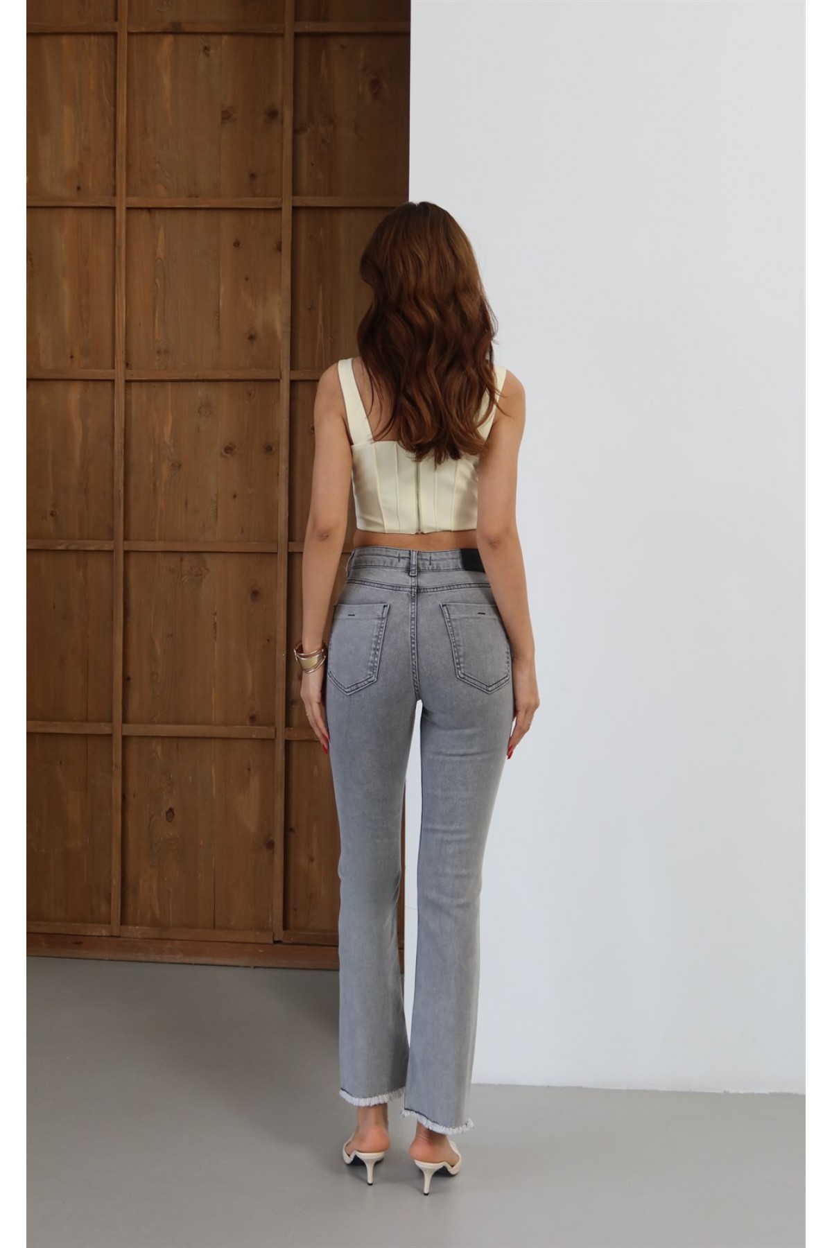 Yüksek Bel Paça Püskül Detaylı Gri Jean Pantolon