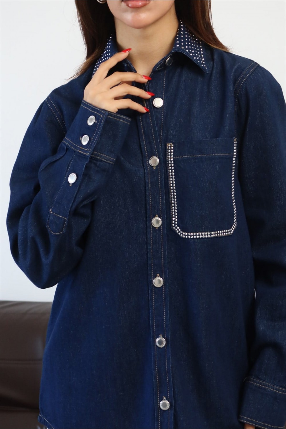 Kadın Yaka Cep Taş Detaylı Rinse Denim Gömlek