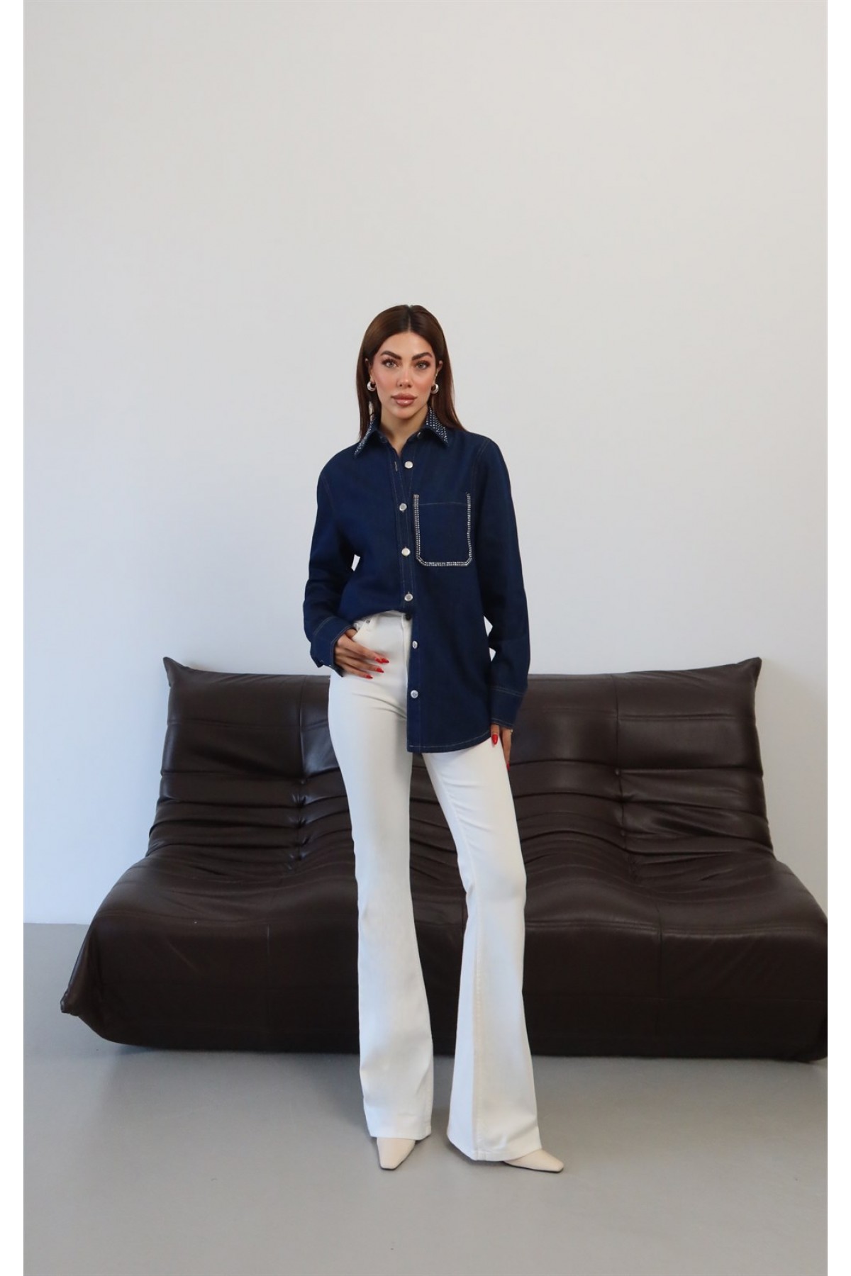 Kadın Yaka Cep Taş Detaylı Rinse Denim Gömlek