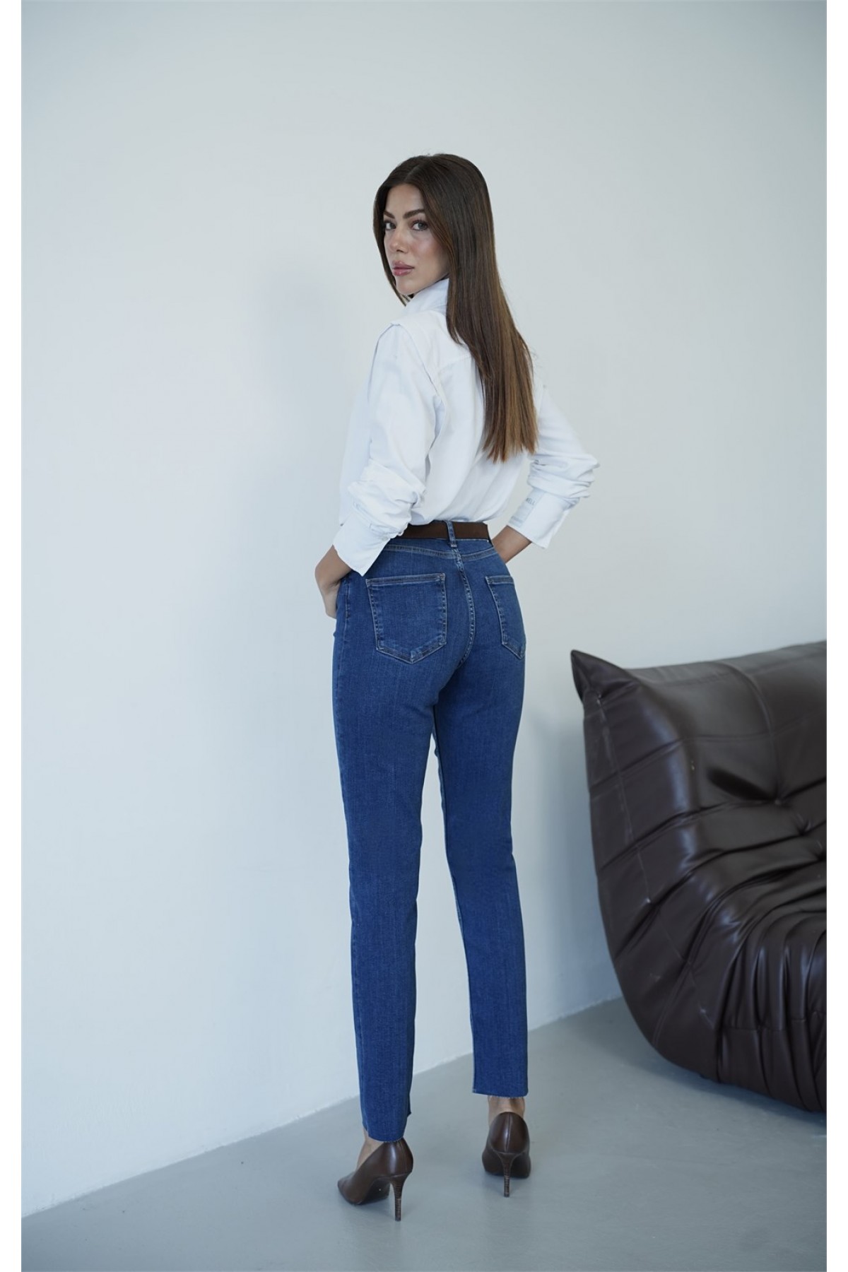 Yüksek Bel Paça Kesik Kemer Detaylı Kadın Dark Blue Jean Pantolon