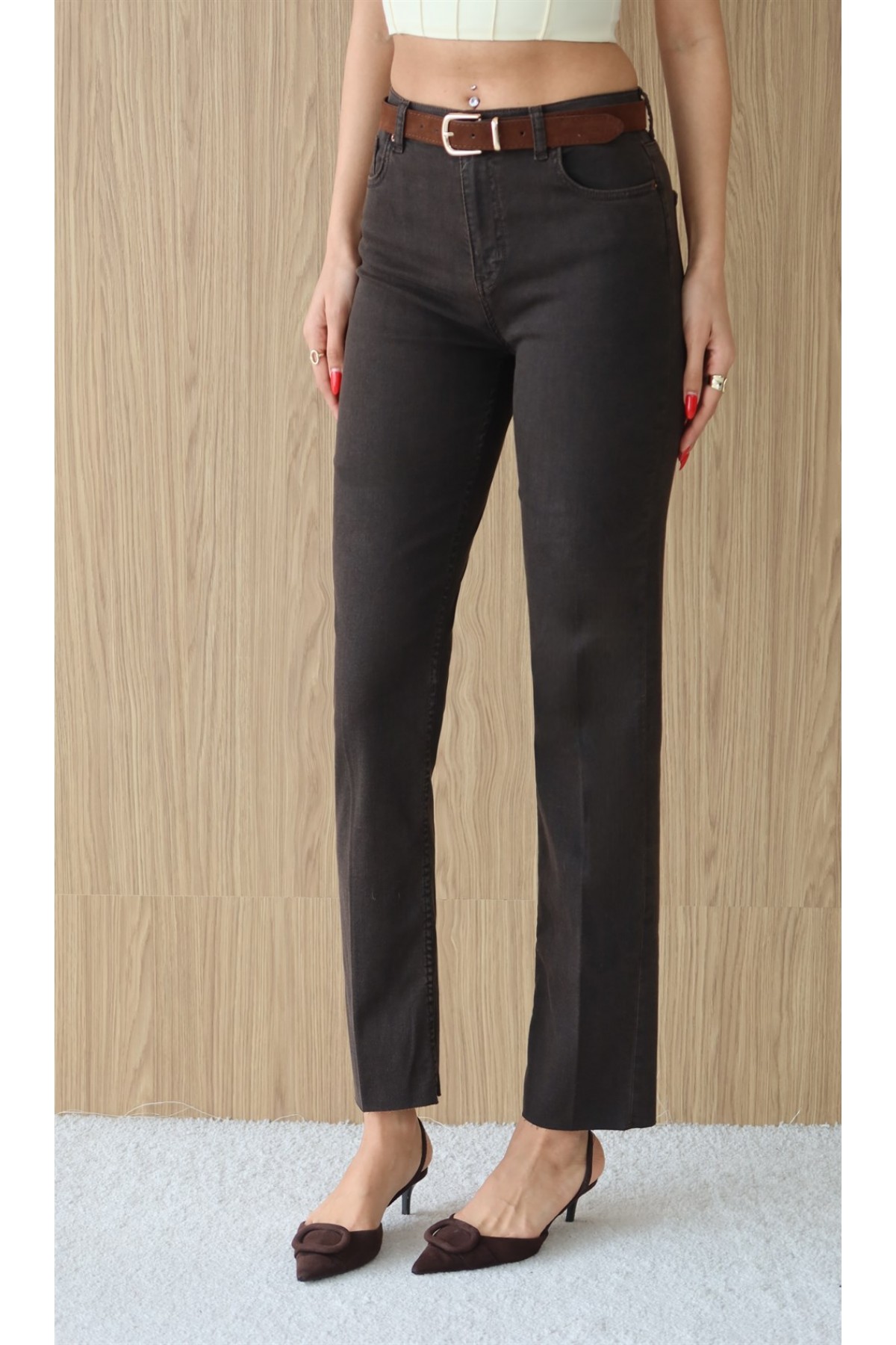 Yüksek Bel Paça Kesik Kemer Detaylı Dark Kahve Jean Pantolon