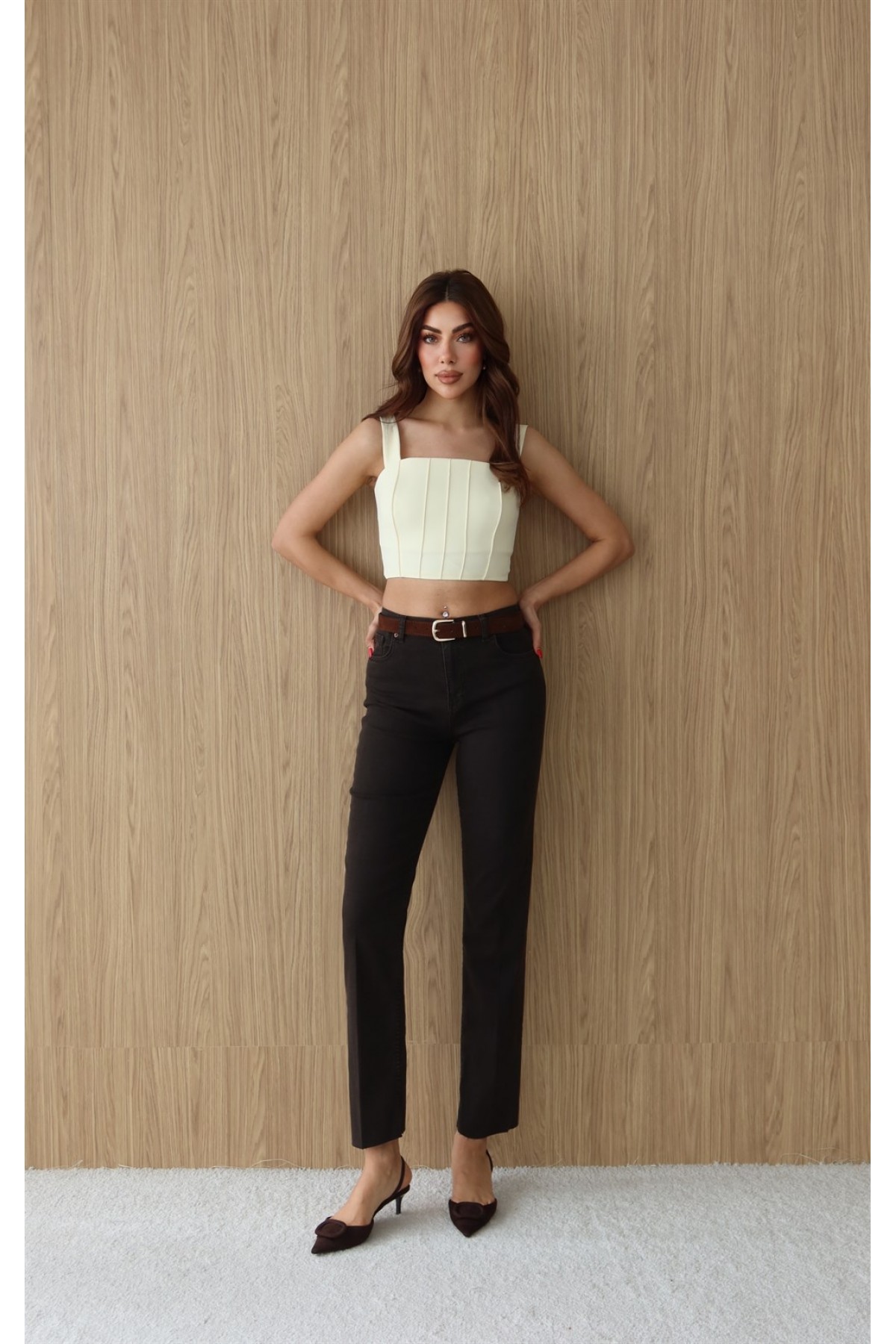 Yüksek Bel Paça Kesik Kemer Detaylı Dark Kahve Jean Pantolon