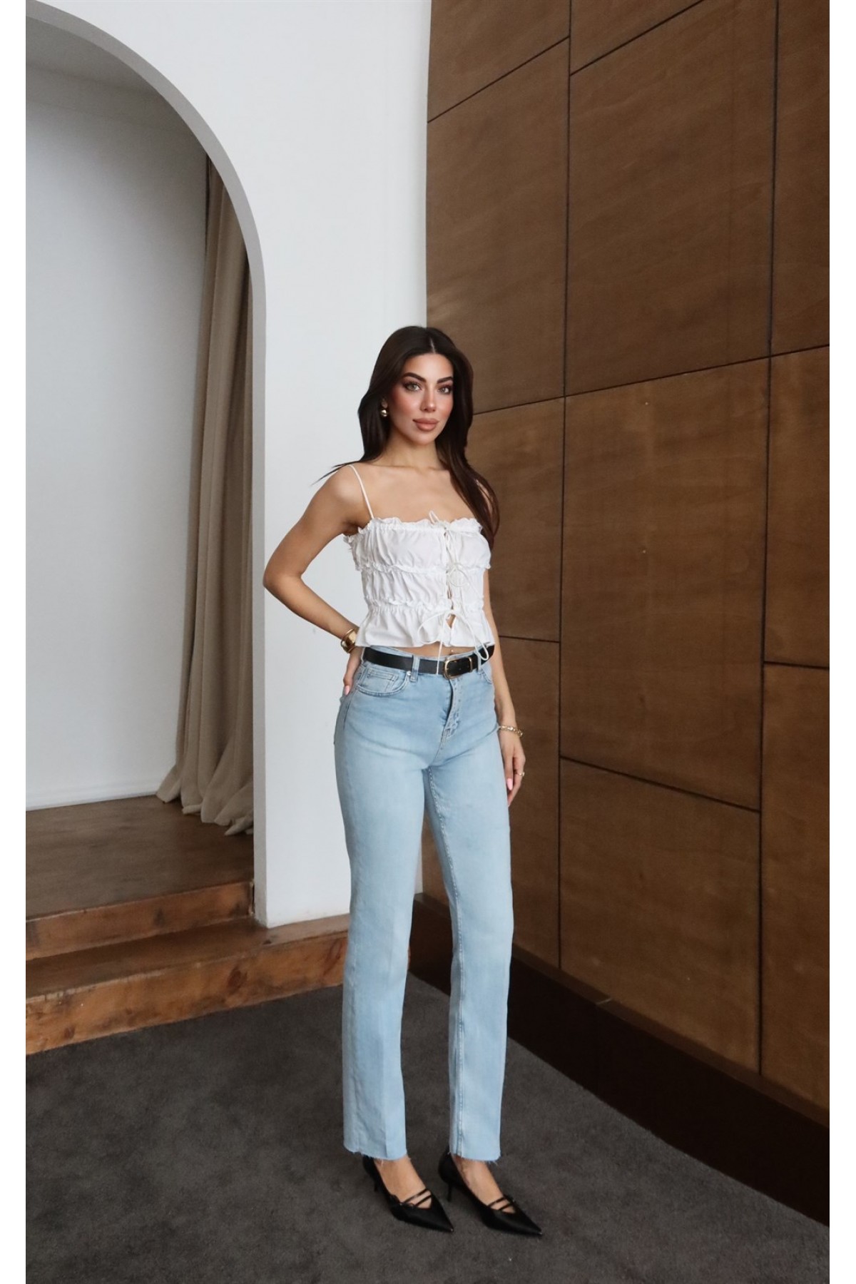 Yüksek Bel Paça Kesik Detaylı Light Blue Kemerli Jean Pantolon