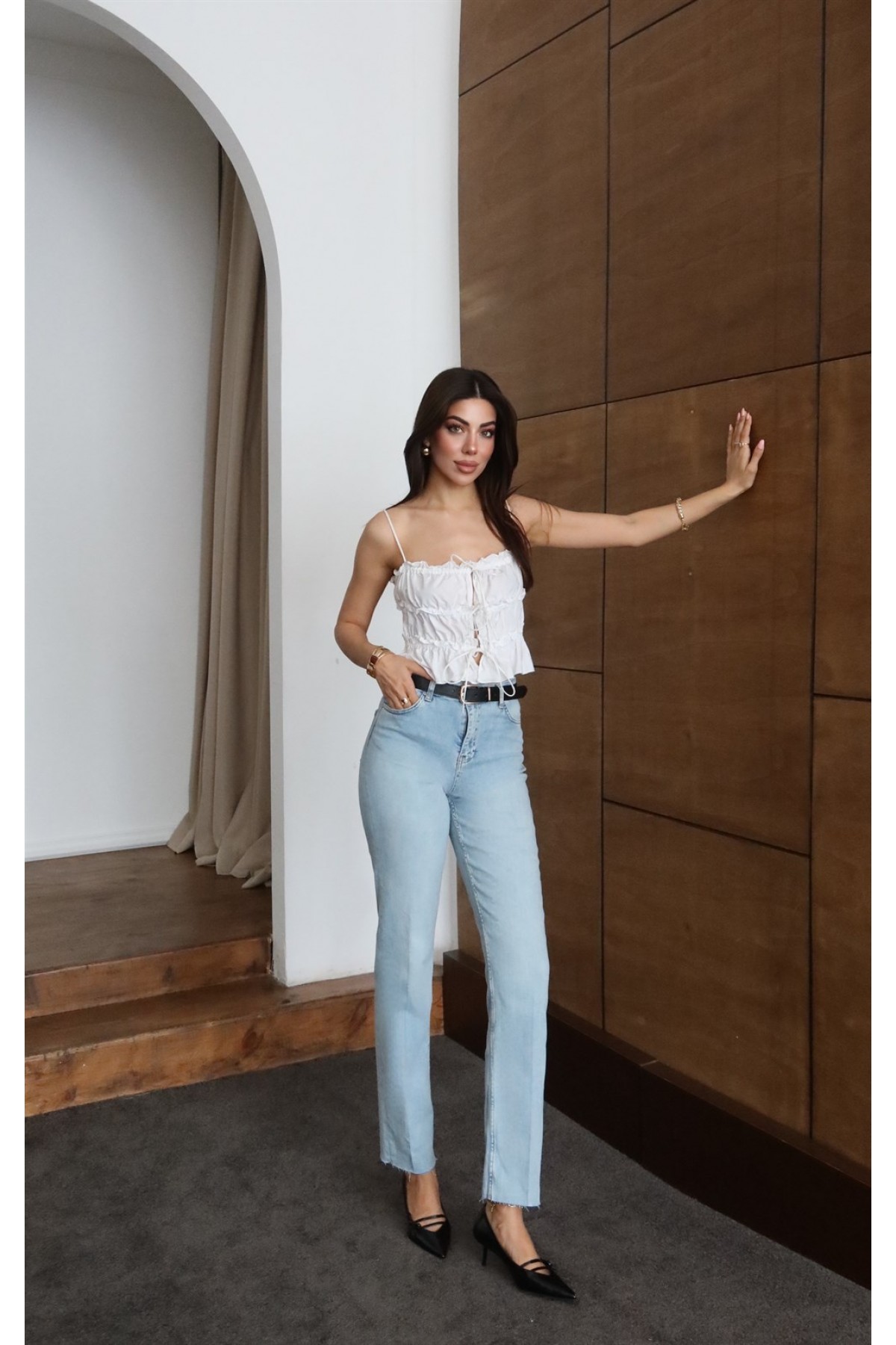 Yüksek Bel Paça Kesik Detaylı Light Blue Kemerli Jean Pantolon