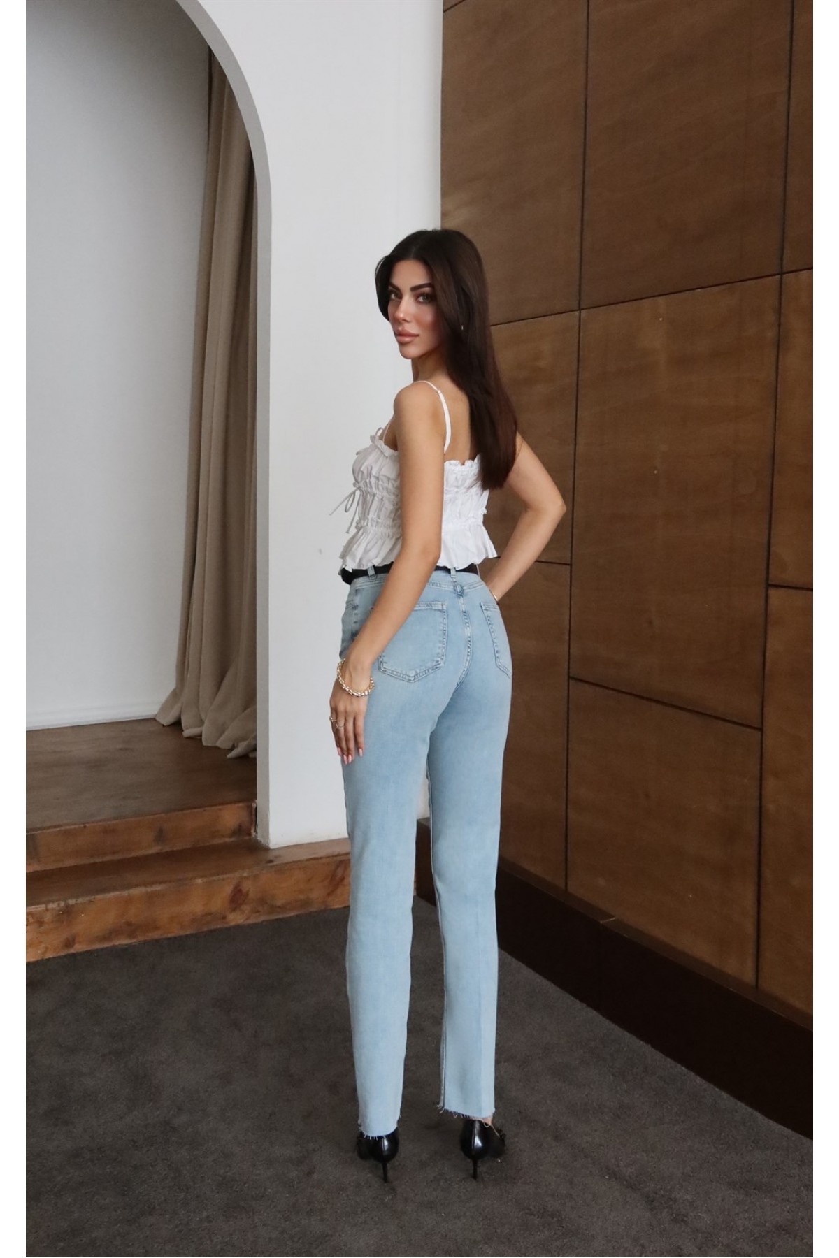 Yüksek Bel Paça Kesik Detaylı Light Blue Kemerli Jean Pantolon