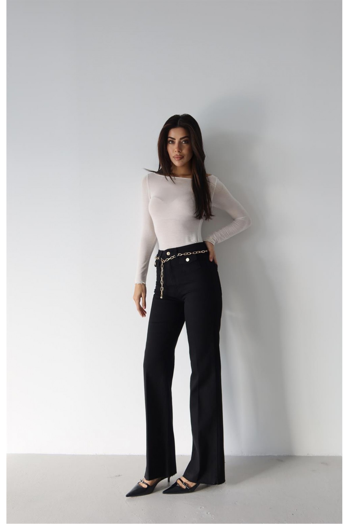 Yüksek Bel Kemer Zincir Detaylı Black Jean Pantolon