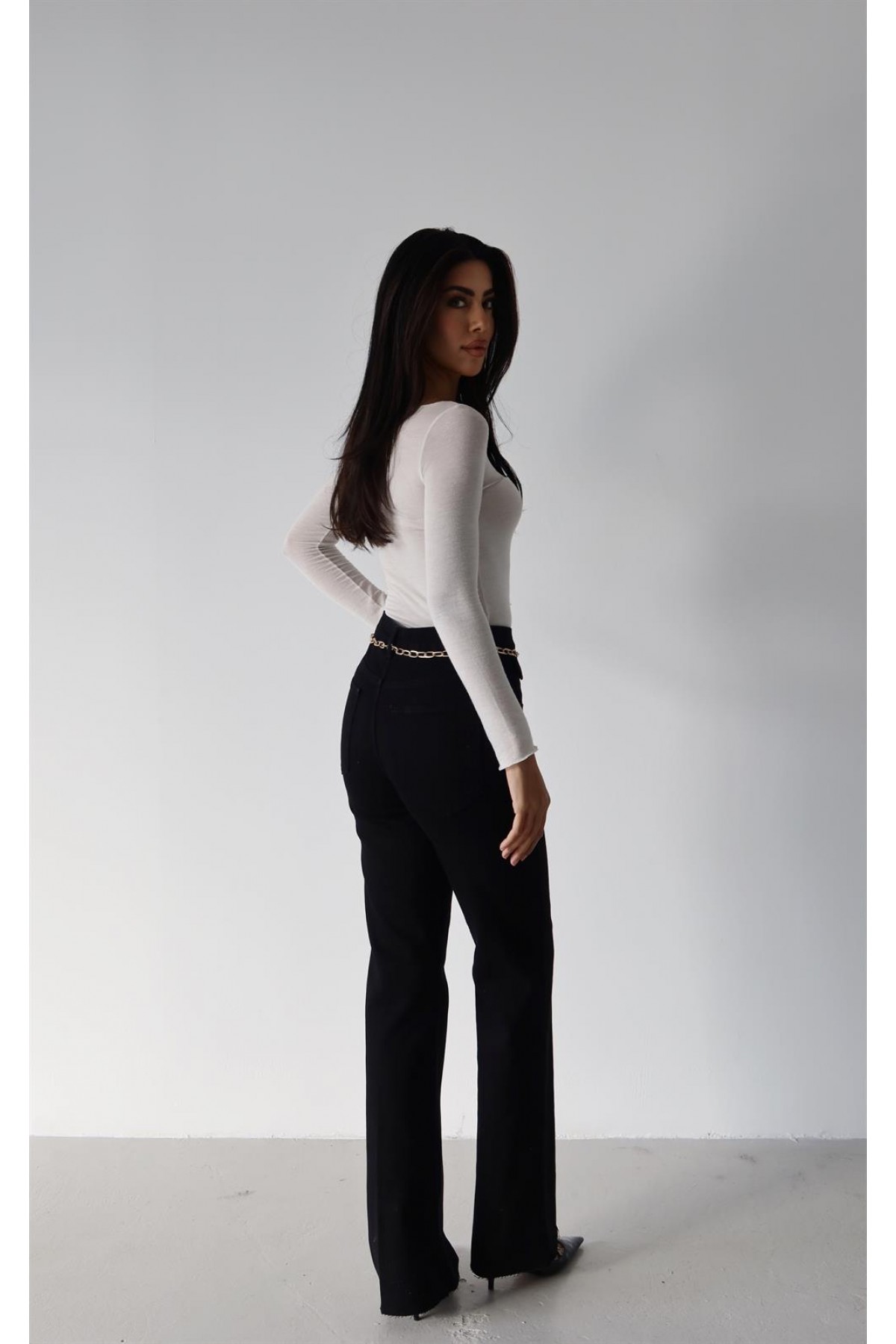 Yüksek Bel Kemer Zincir Detaylı Black Jean Pantolon