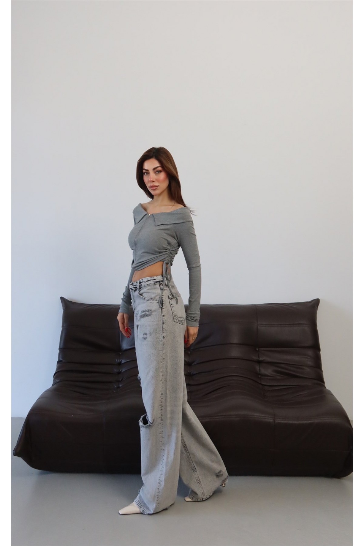 Düşük Bel Ters Kemer Detaylı Wide Leg Kalıp Lazerli Gri Jean Pantolon
