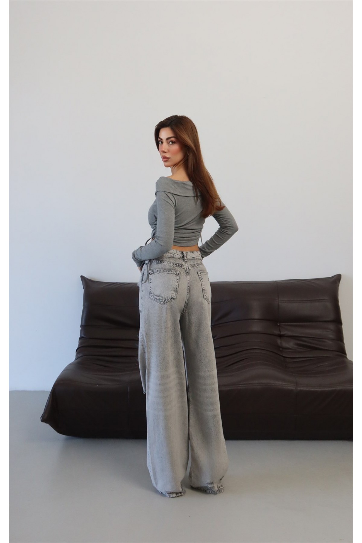 Düşük Bel Ters Kemer Detaylı Wide Leg Kalıp Lazerli Gri Jean Pantolon