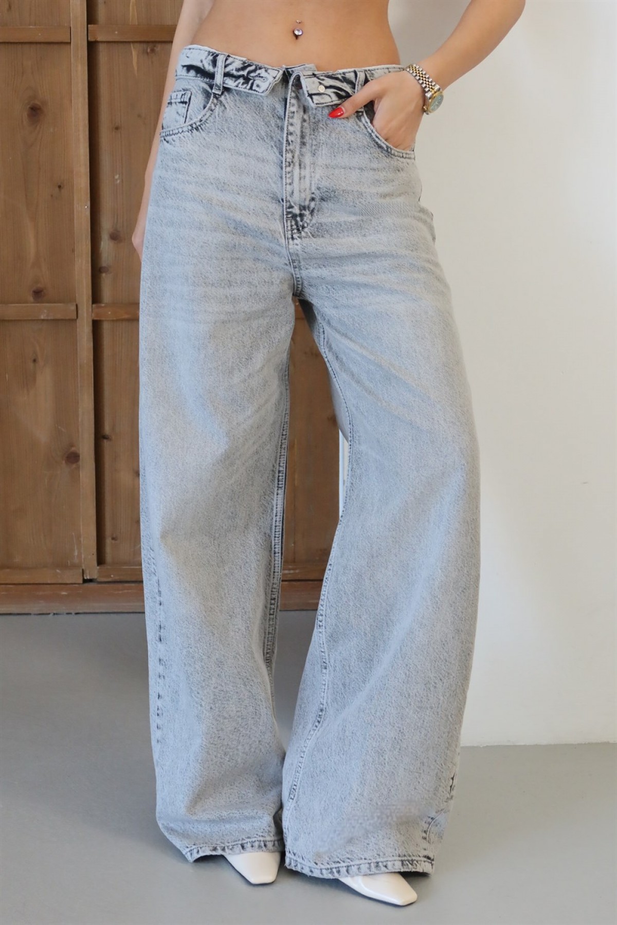 Düşük Bel Ters Kemer Detaylı Wide Leg Kalıp Gri Jean Pantolon