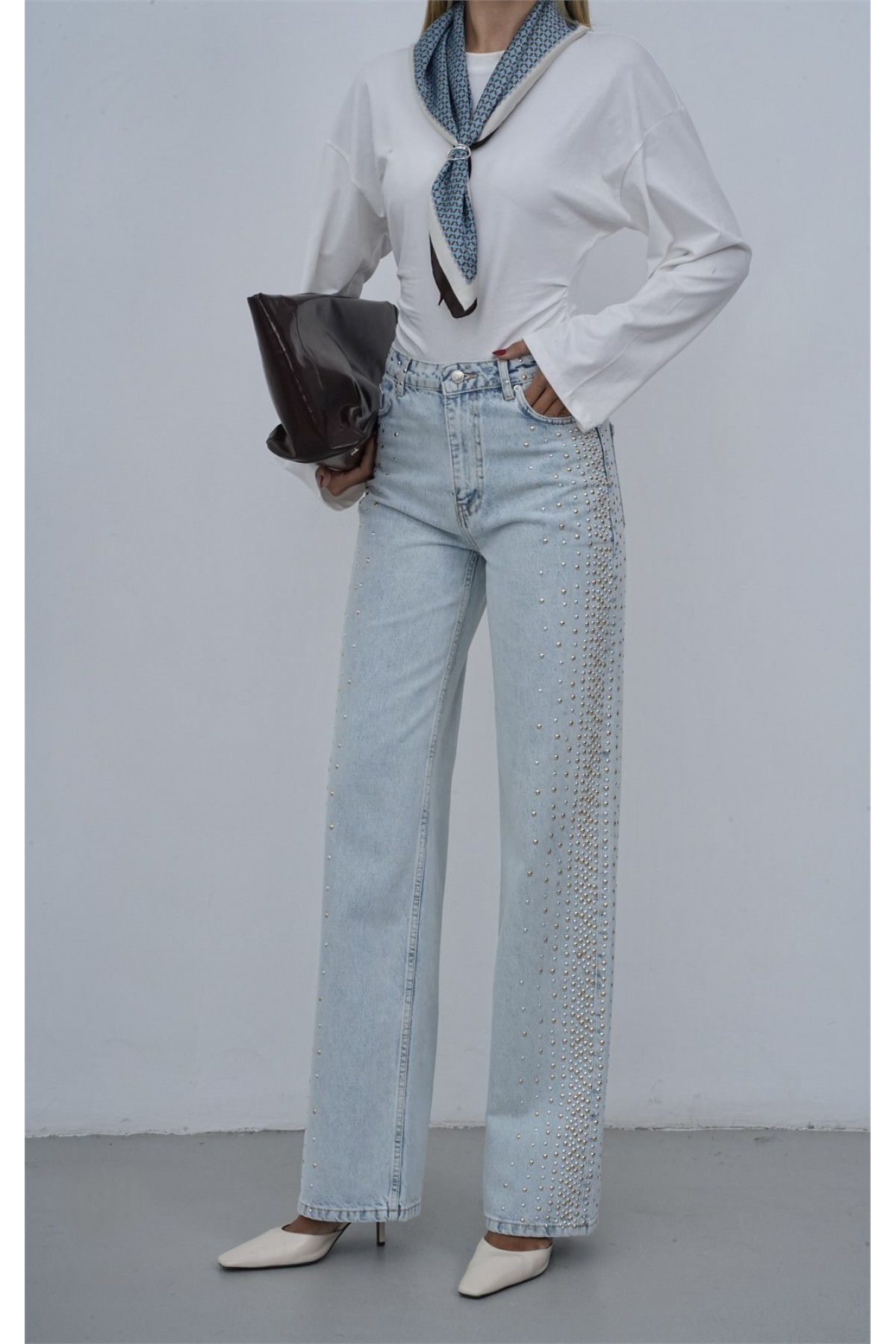 Yüksek Bel Wide Leg Kalıp Yandan Metal Taş Detaylı Light Blue Jean Pantolon