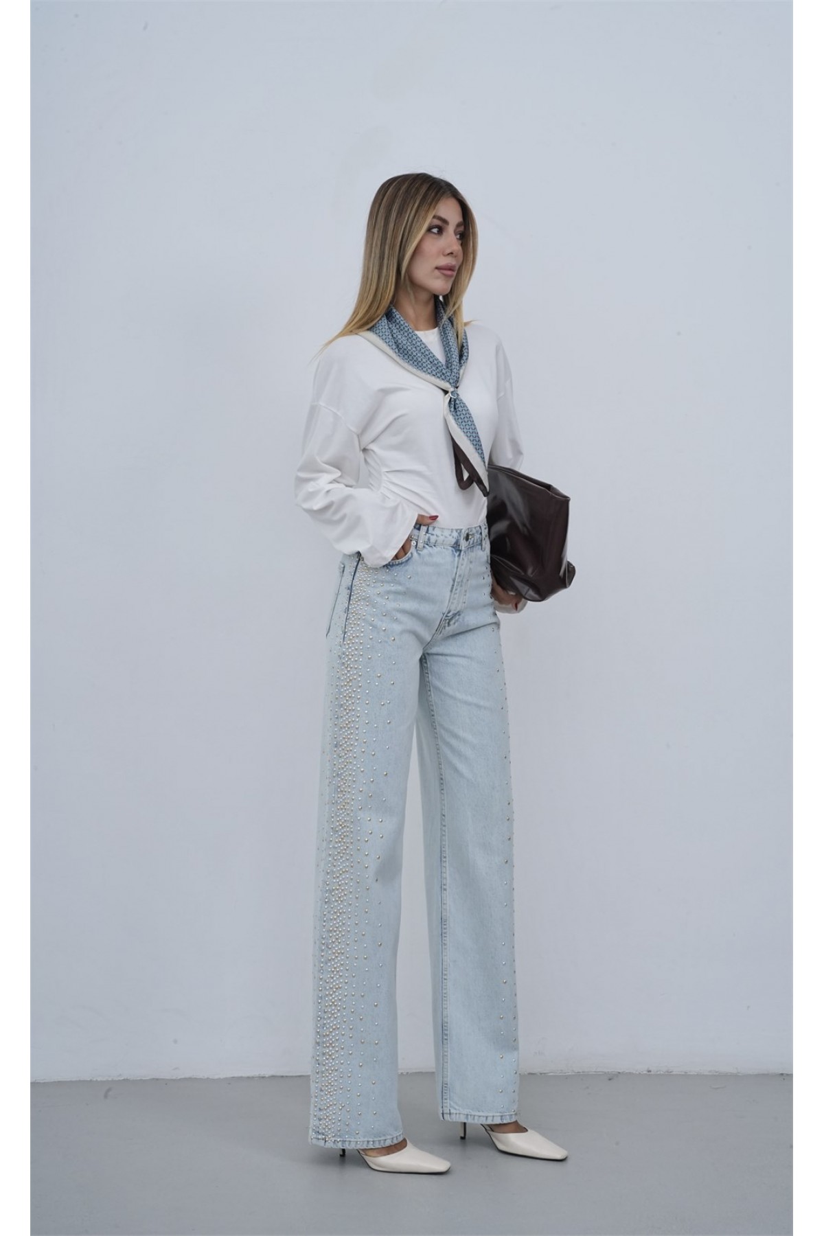 Yüksek Bel Wide Leg Kalıp Yandan Metal Taş Detaylı Light Blue Jean Pantolon