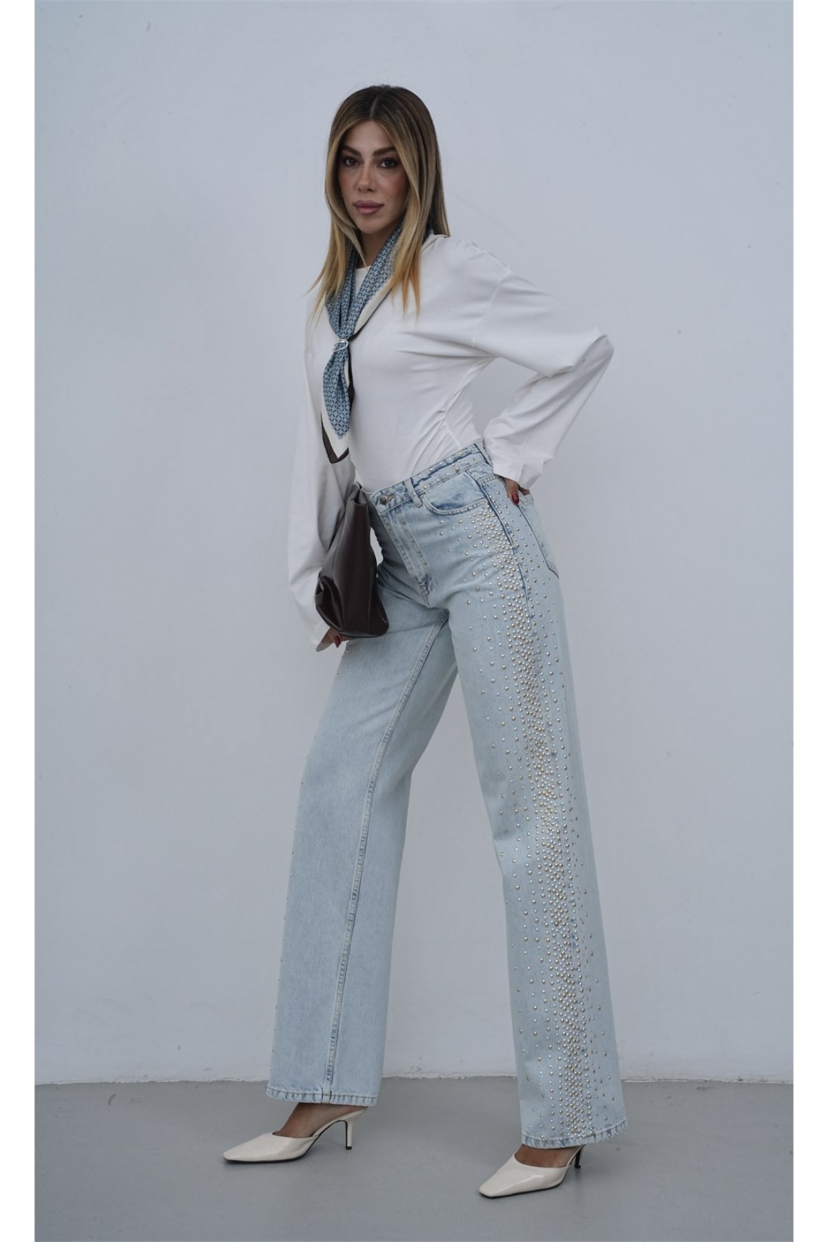 Yüksek Bel Wide Leg Kalıp Yandan Metal Taş Detaylı Light Blue Jean Pantolon