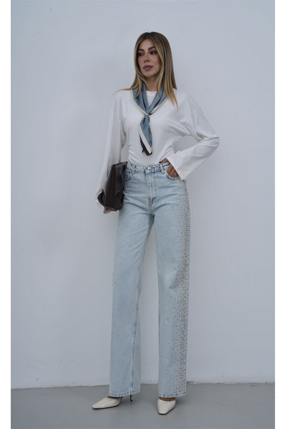 Yüksek Bel Wide Leg Kalıp Yandan Metal Taş Detaylı Light Blue Jean Pantolon