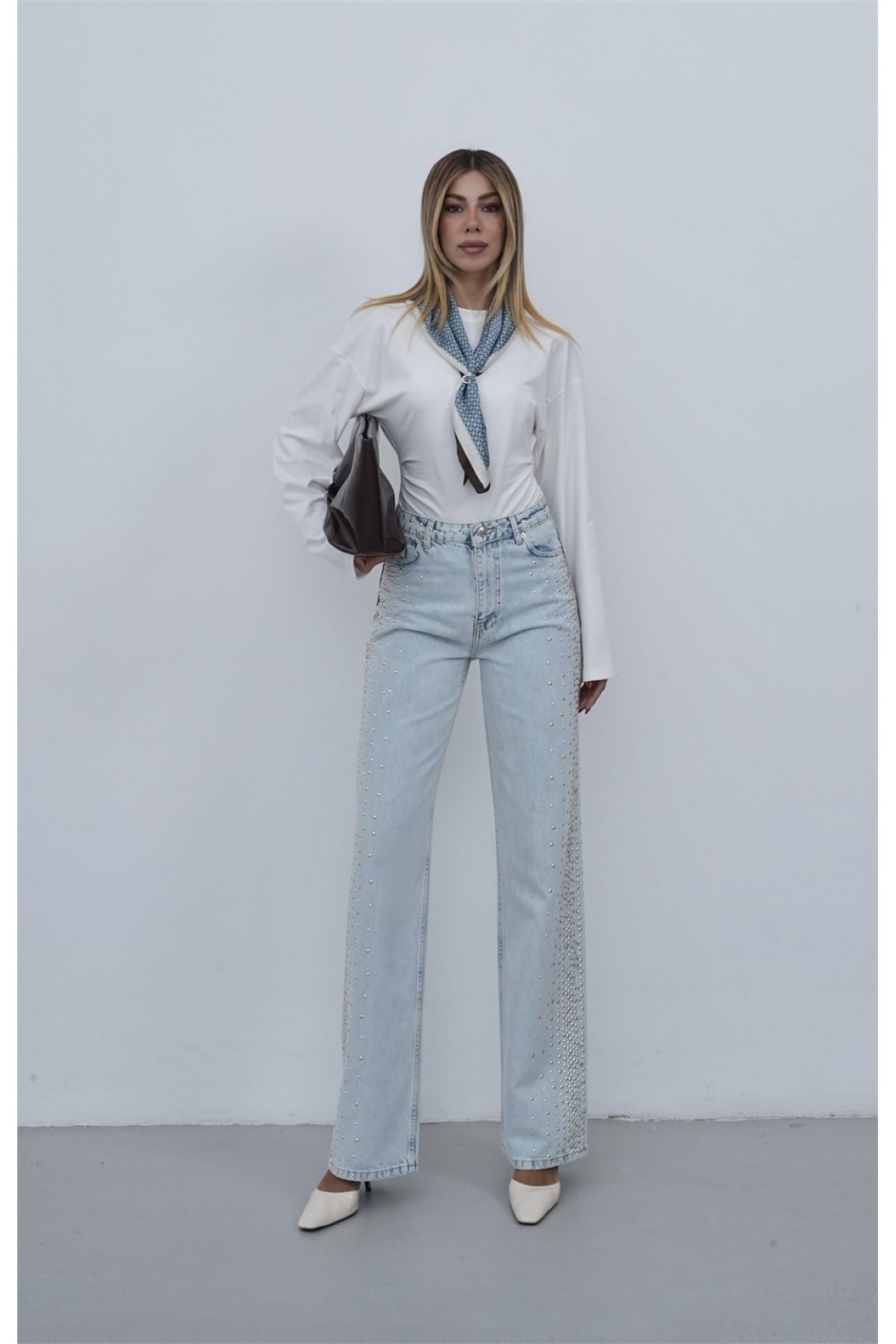 Yüksek Bel Wide Leg Kalıp Yandan Metal Taş Detaylı Light Blue Jean Pantolon