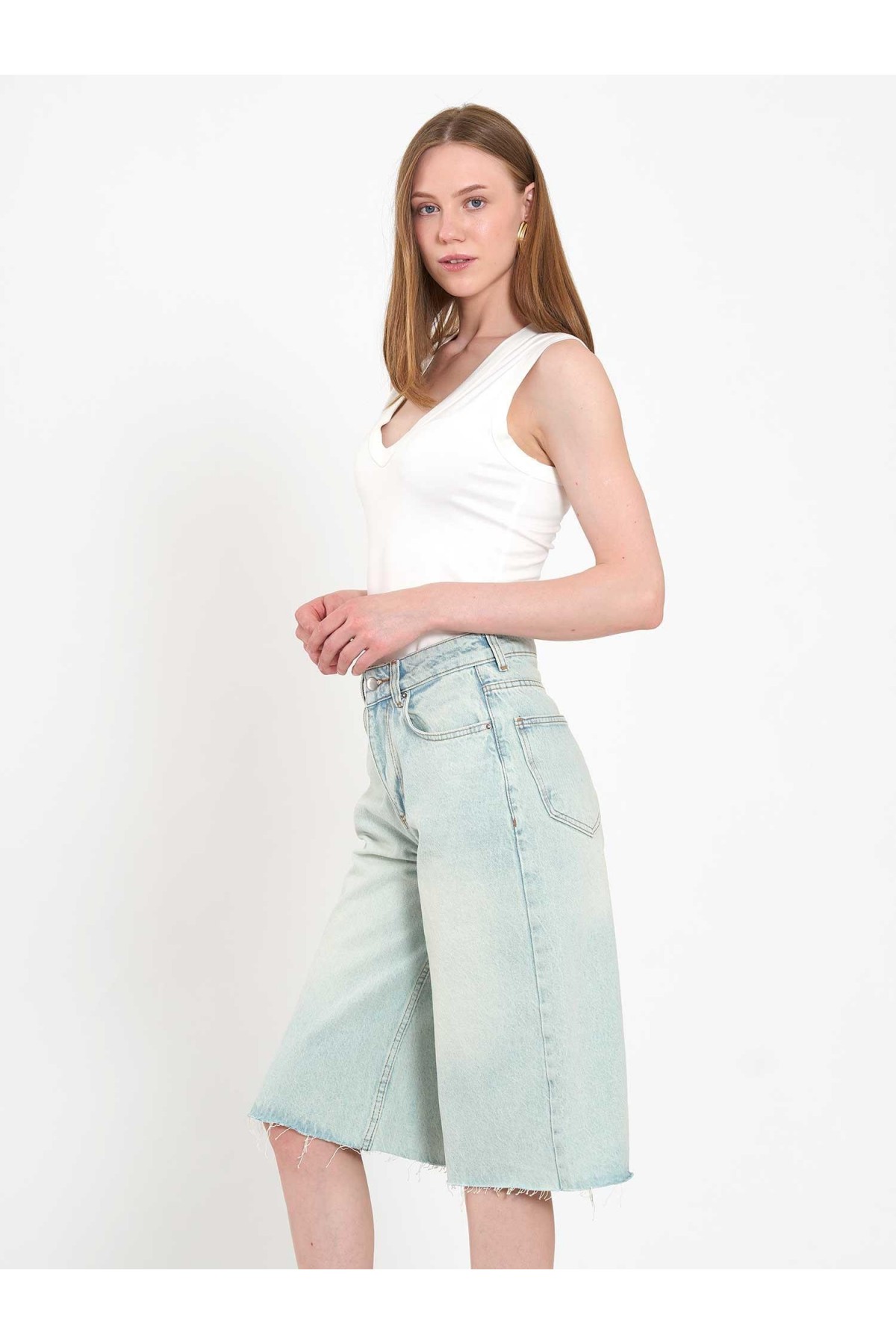 010878 Rahat Kesim Bermuda Denim Şort