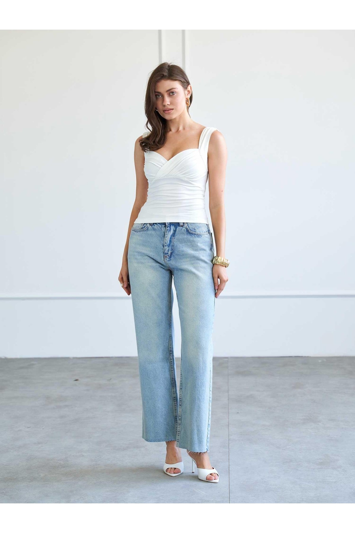 031666 Düz Paça Orta Bel Jeans