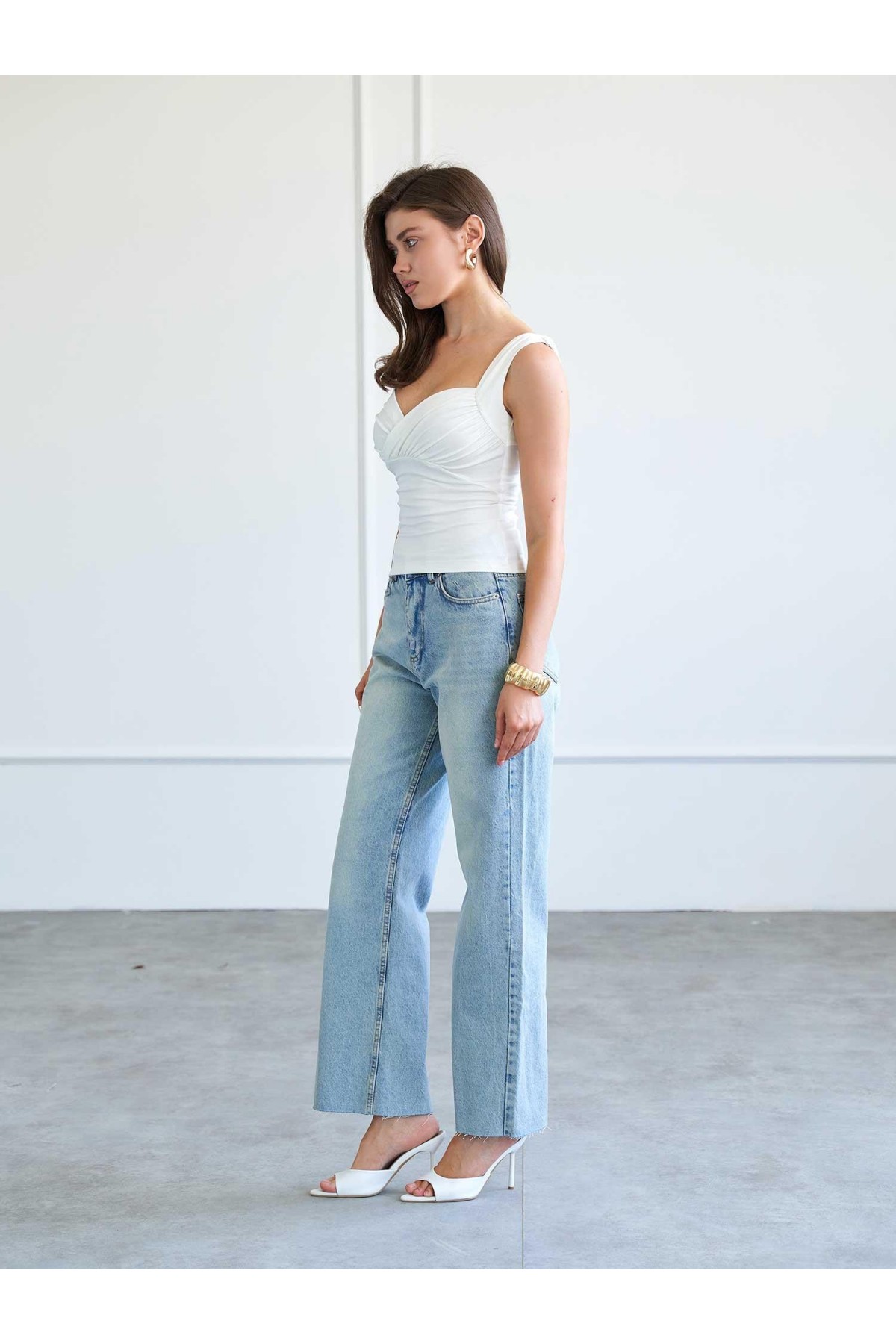 031666 Düz Paça Orta Bel Jeans