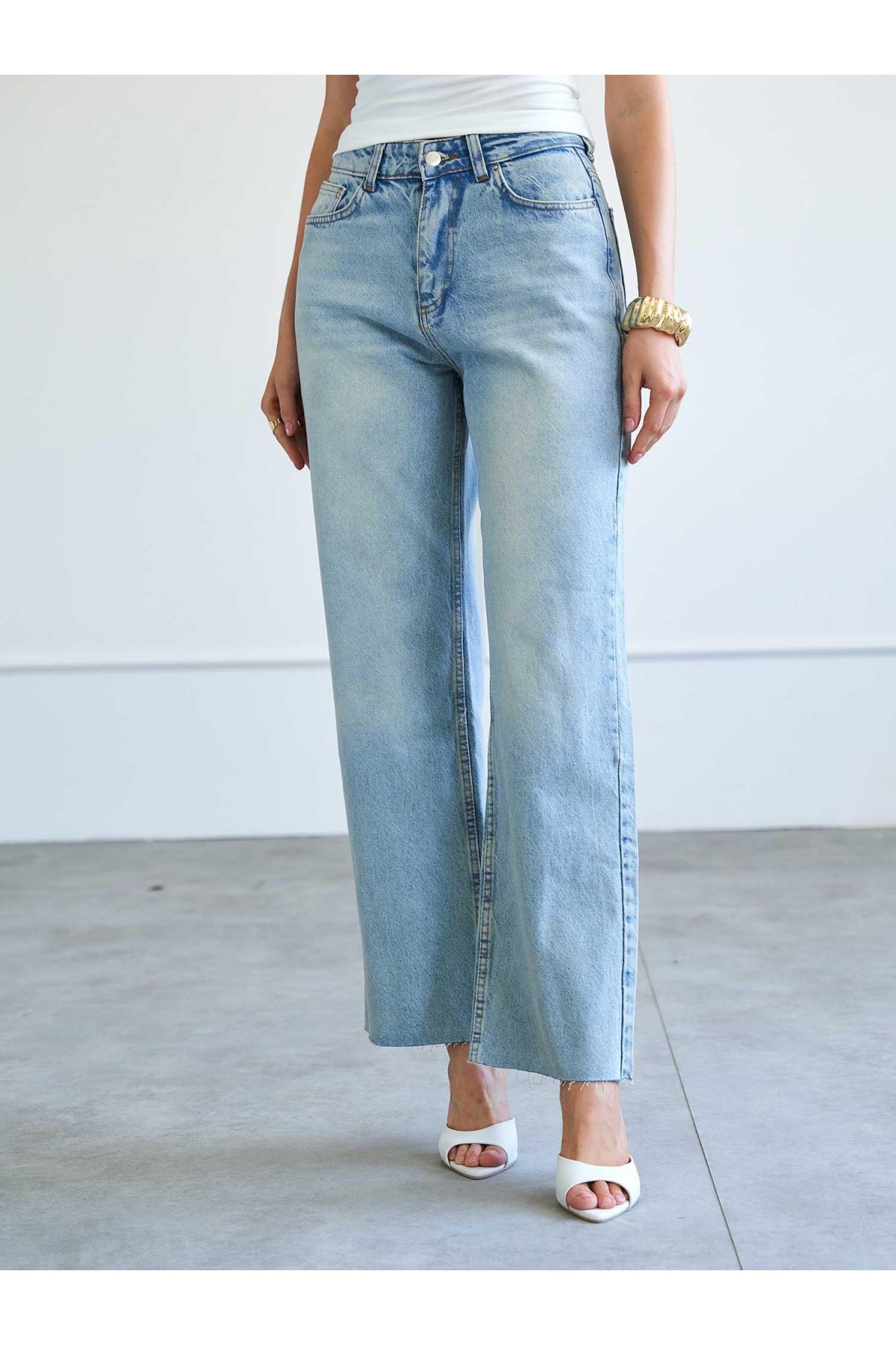 031666 Düz Paça Orta Bel Jeans