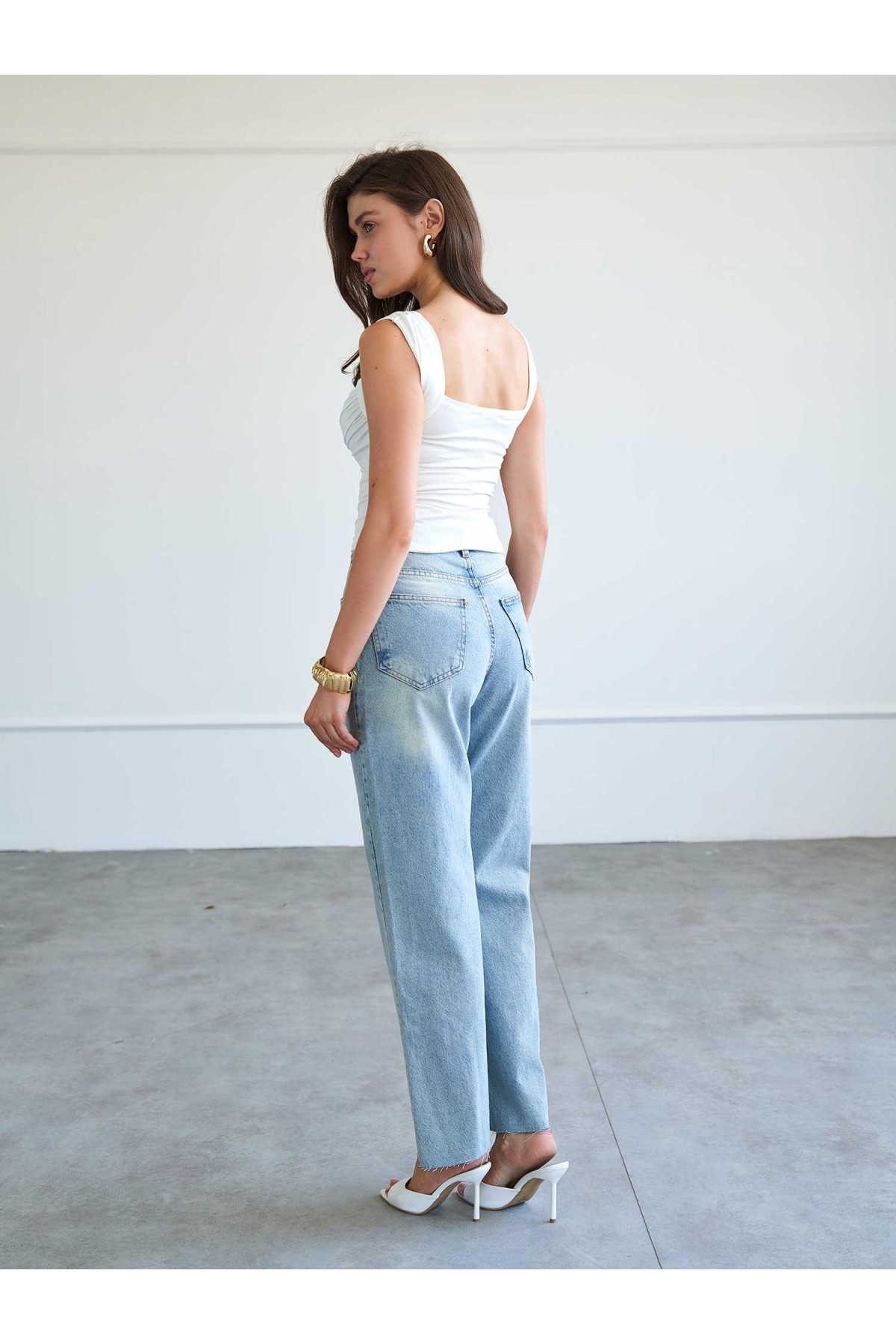 031666 Düz Paça Orta Bel Jeans
