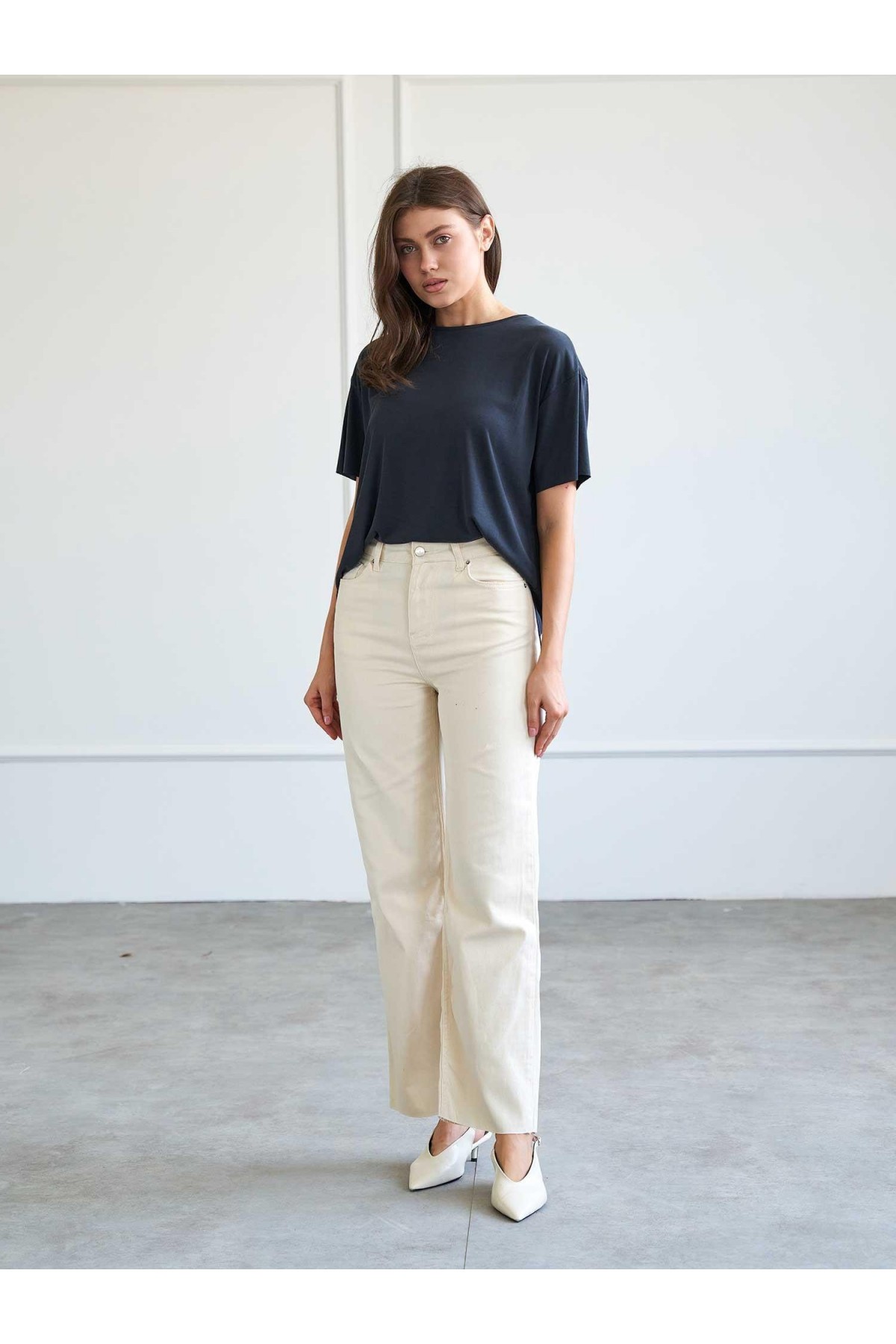 031666 Düz Paça Orta Bel Jeans