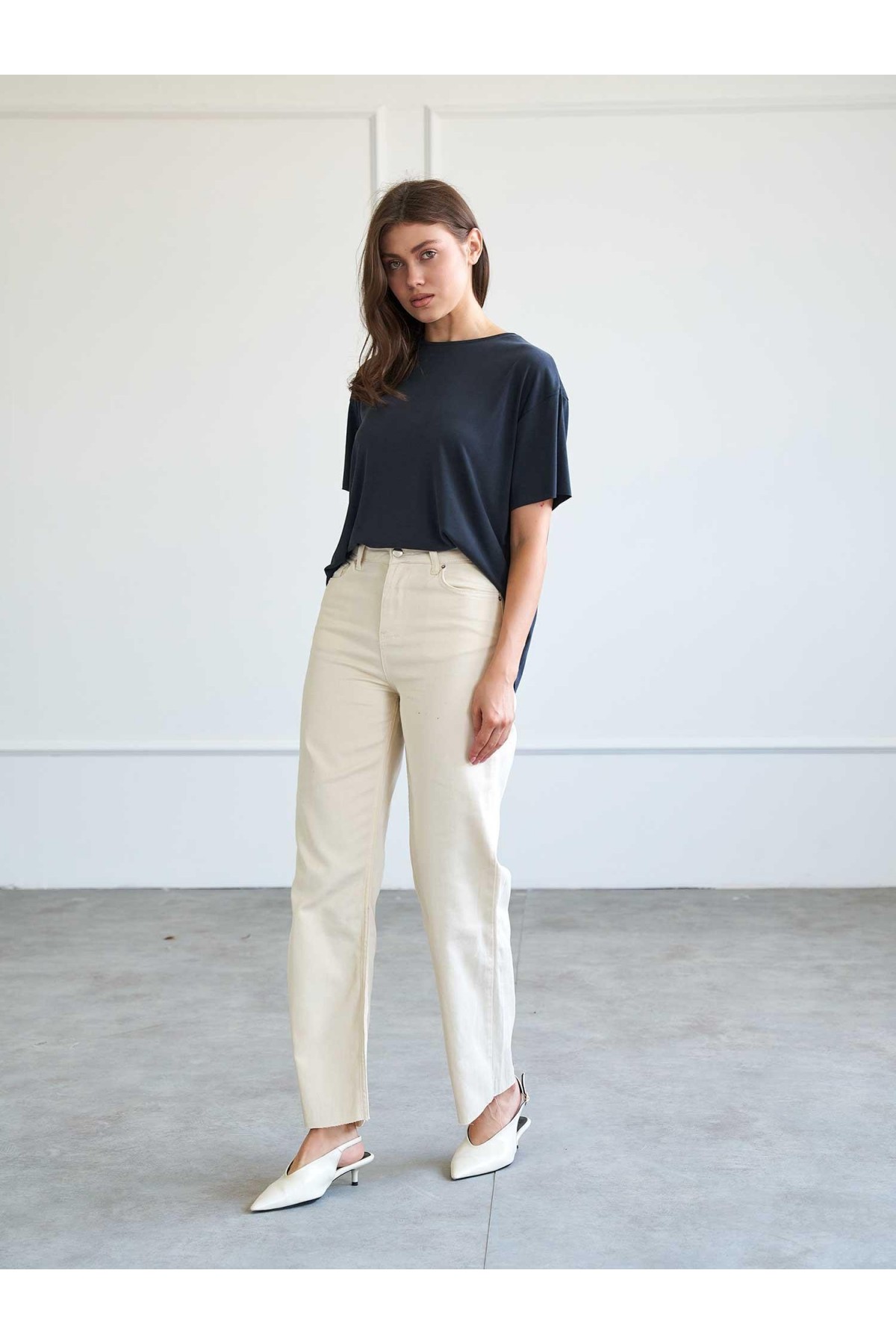 031666 Düz Paça Orta Bel Jeans