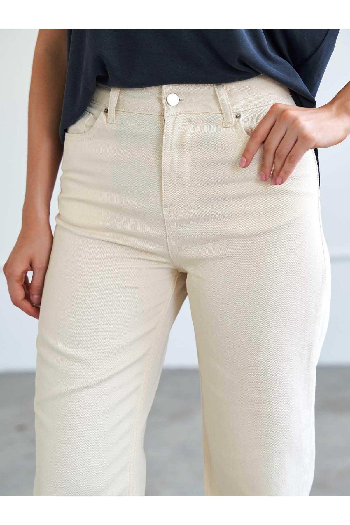 031666 Düz Paça Orta Bel Jeans